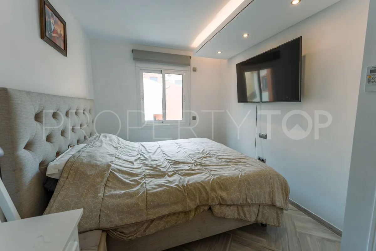 Adosado con 4 dormitorios en venta en New Golden Mile