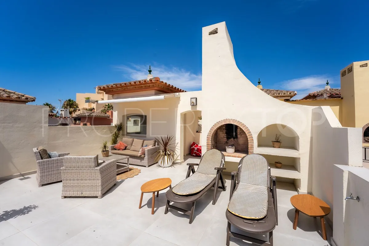 Adosado con 4 dormitorios en venta en New Golden Mile