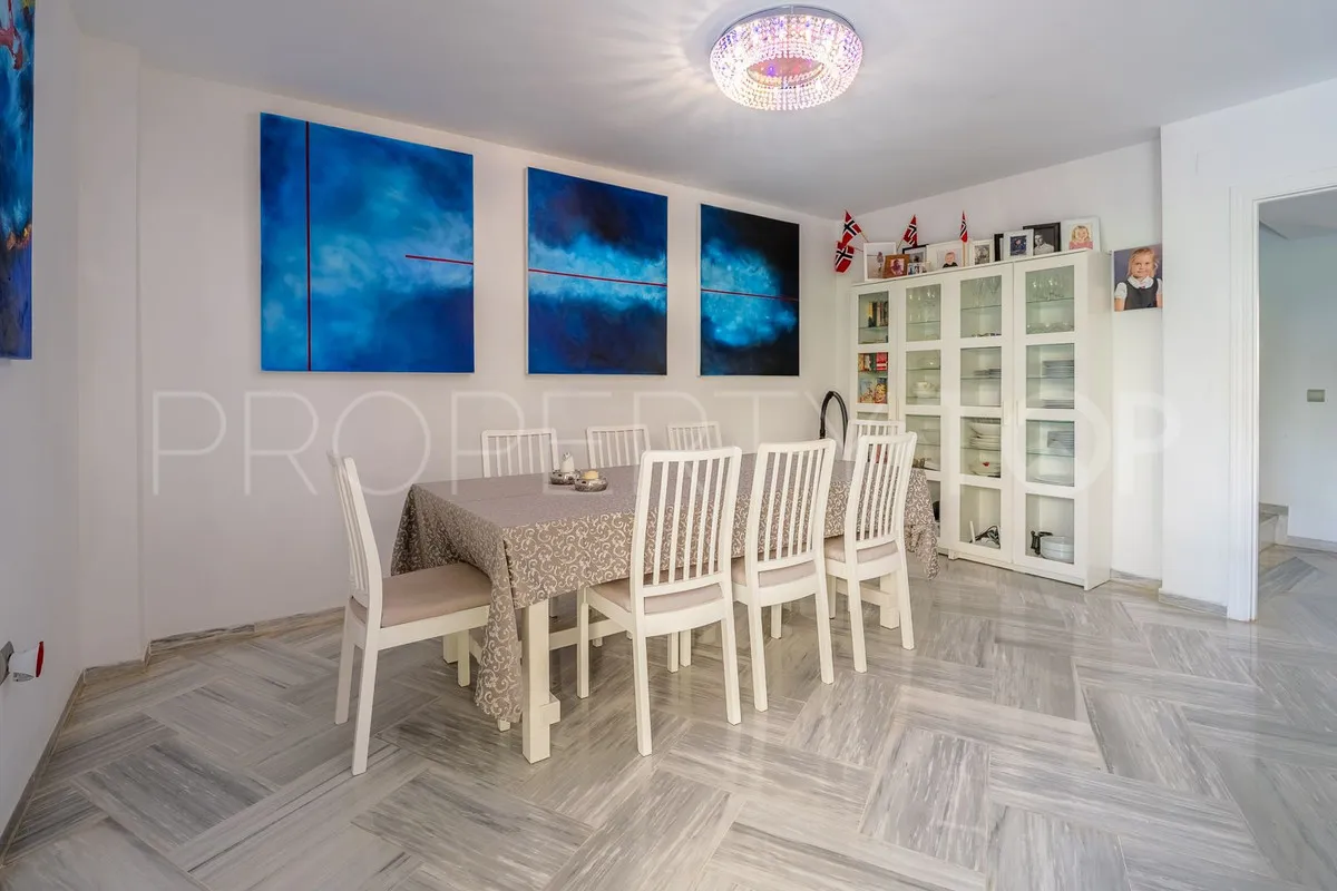 Adosado con 4 dormitorios en venta en New Golden Mile