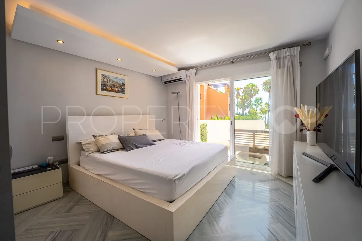 Adosado con 4 dormitorios en venta en New Golden Mile