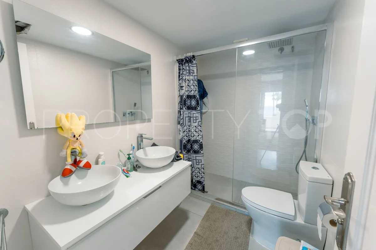 Adosado con 4 dormitorios en venta en New Golden Mile