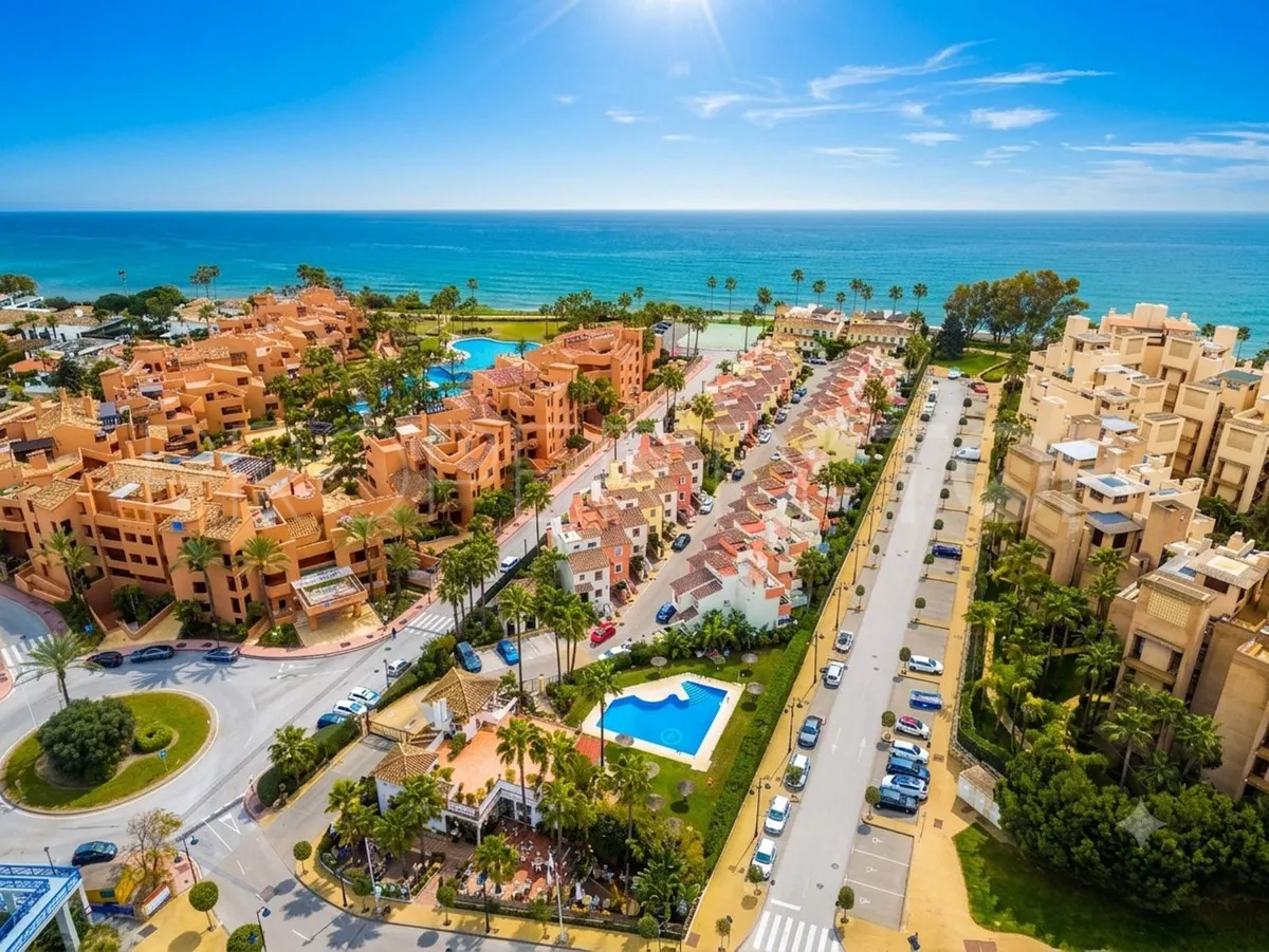 Adosado con 4 dormitorios en venta en New Golden Mile