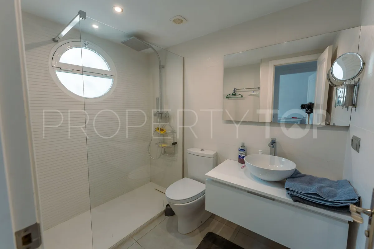 Adosado con 4 dormitorios en venta en New Golden Mile