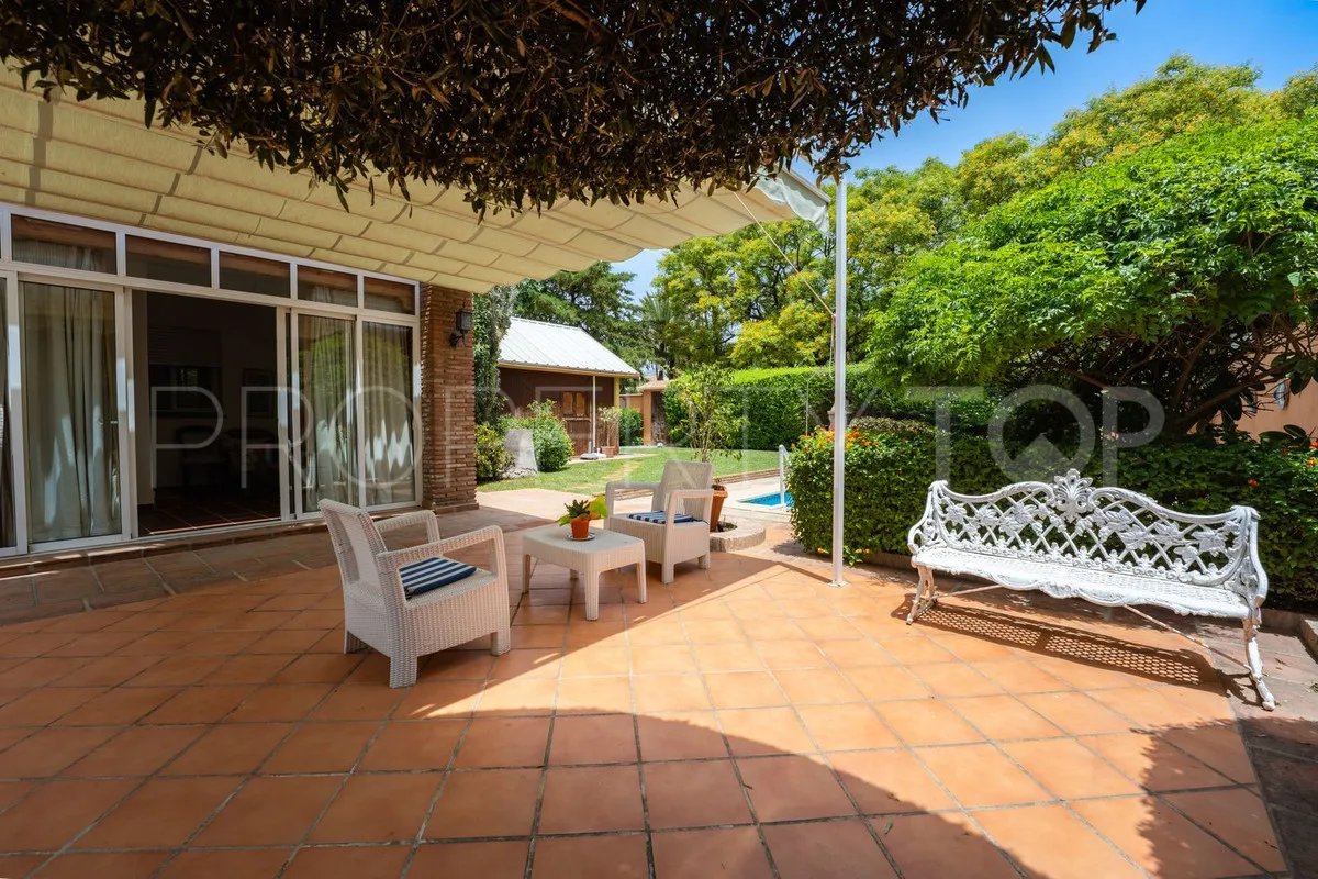 Buy villa with 4 bedrooms in San Pedro de Alcantara