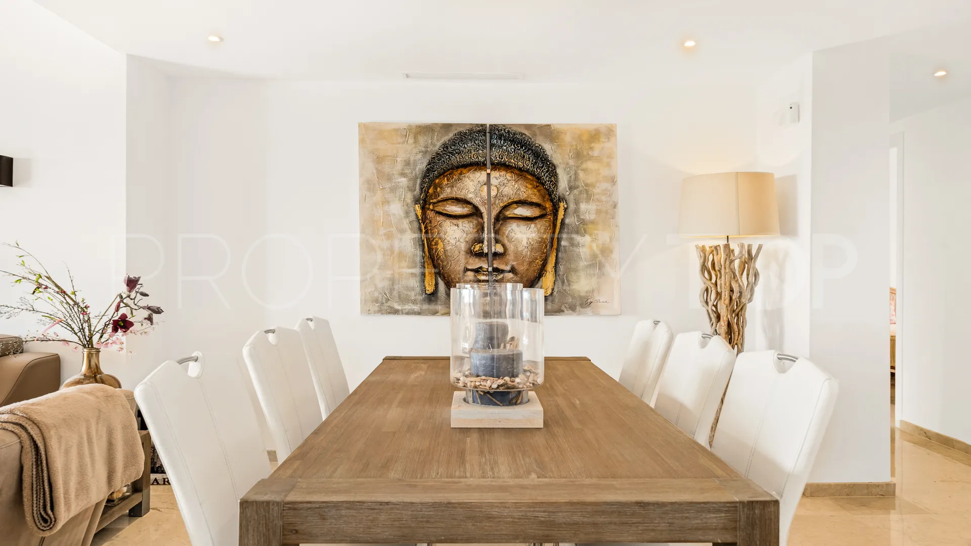 Apartment for sale in Elviria Hills with 3 bedrooms