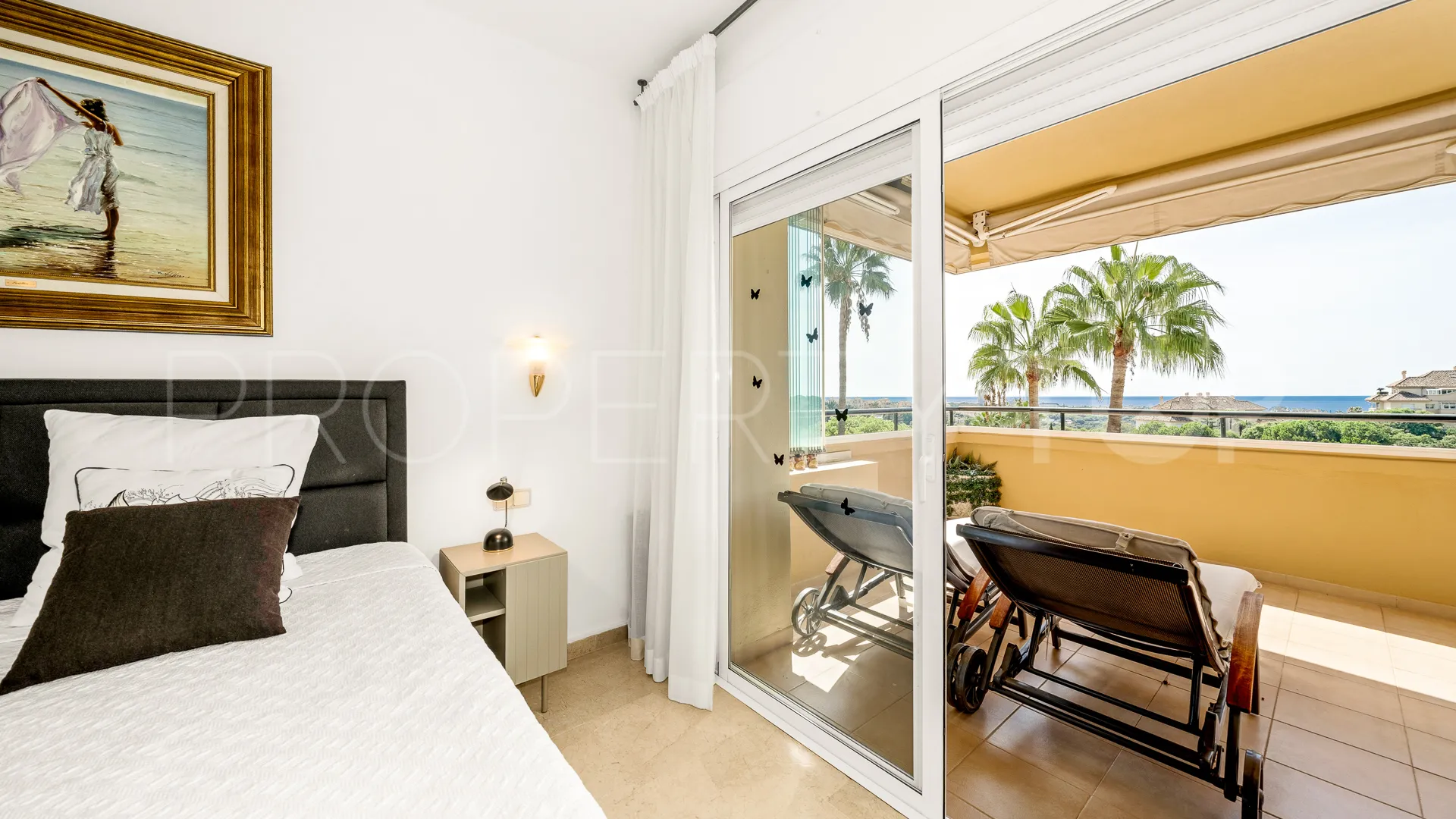 Apartment for sale in Elviria Hills with 3 bedrooms