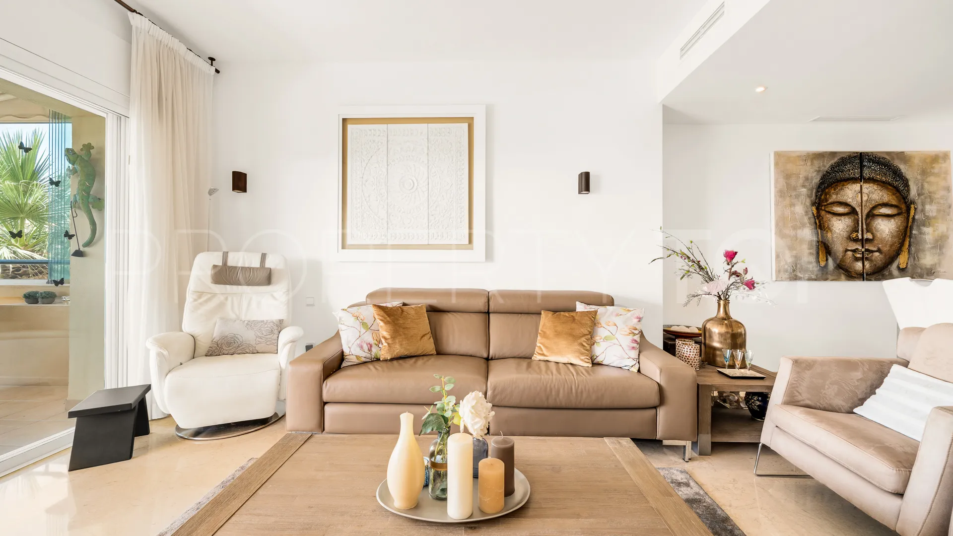 Apartment for sale in Elviria Hills with 3 bedrooms