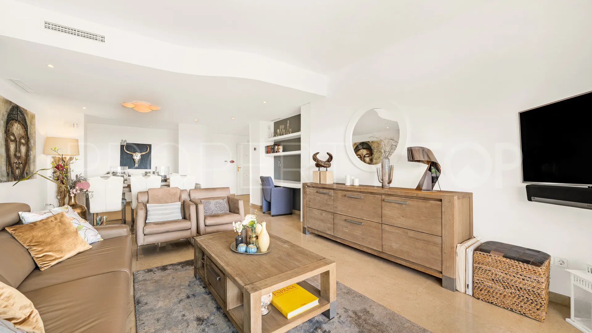 Apartment for sale in Elviria Hills with 3 bedrooms