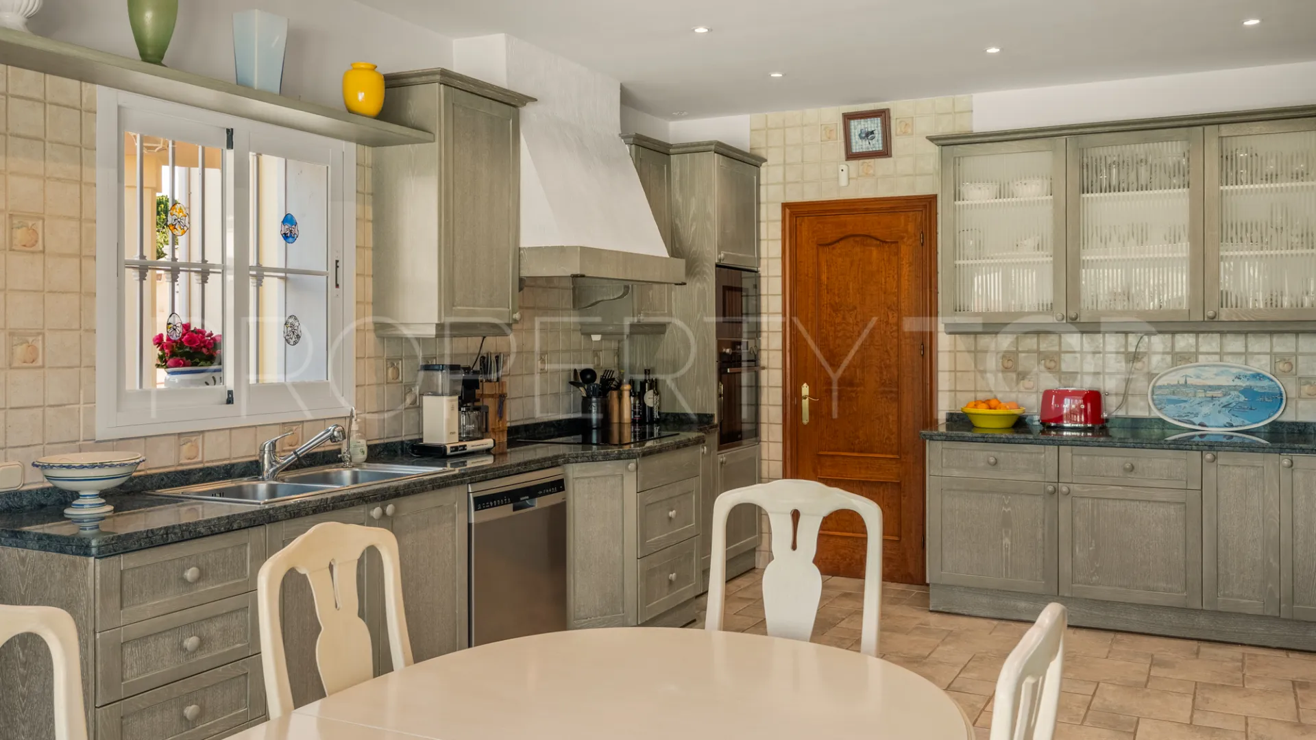 House for sale in Elviria