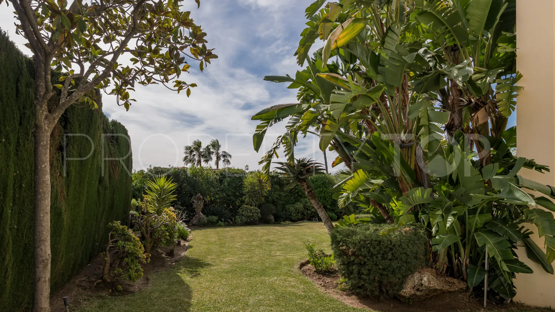House for sale in Elviria