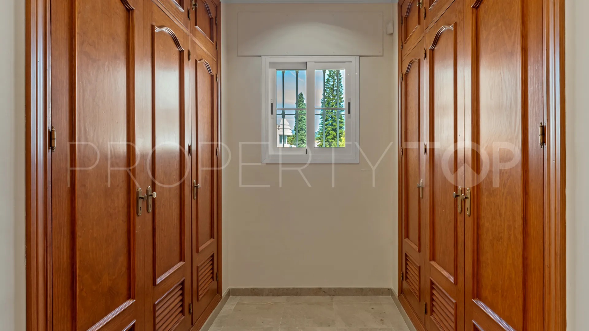 House for sale in Elviria