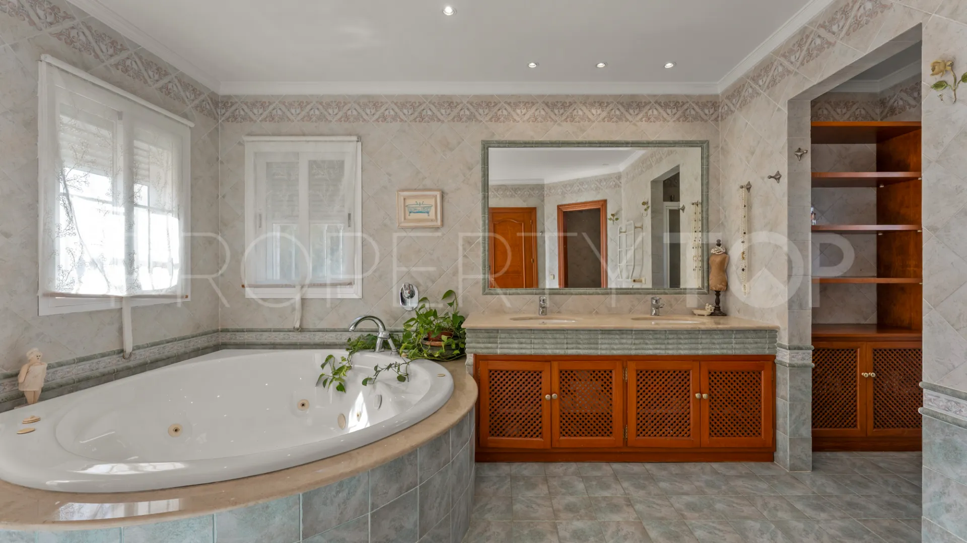 House for sale in Elviria