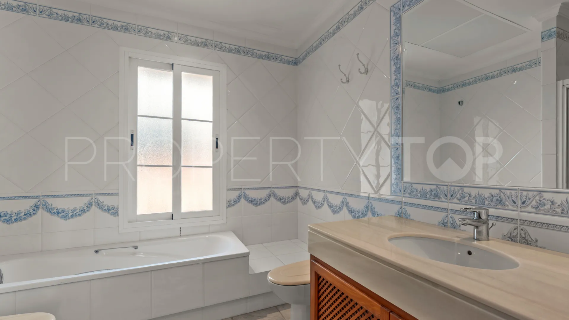House for sale in Elviria