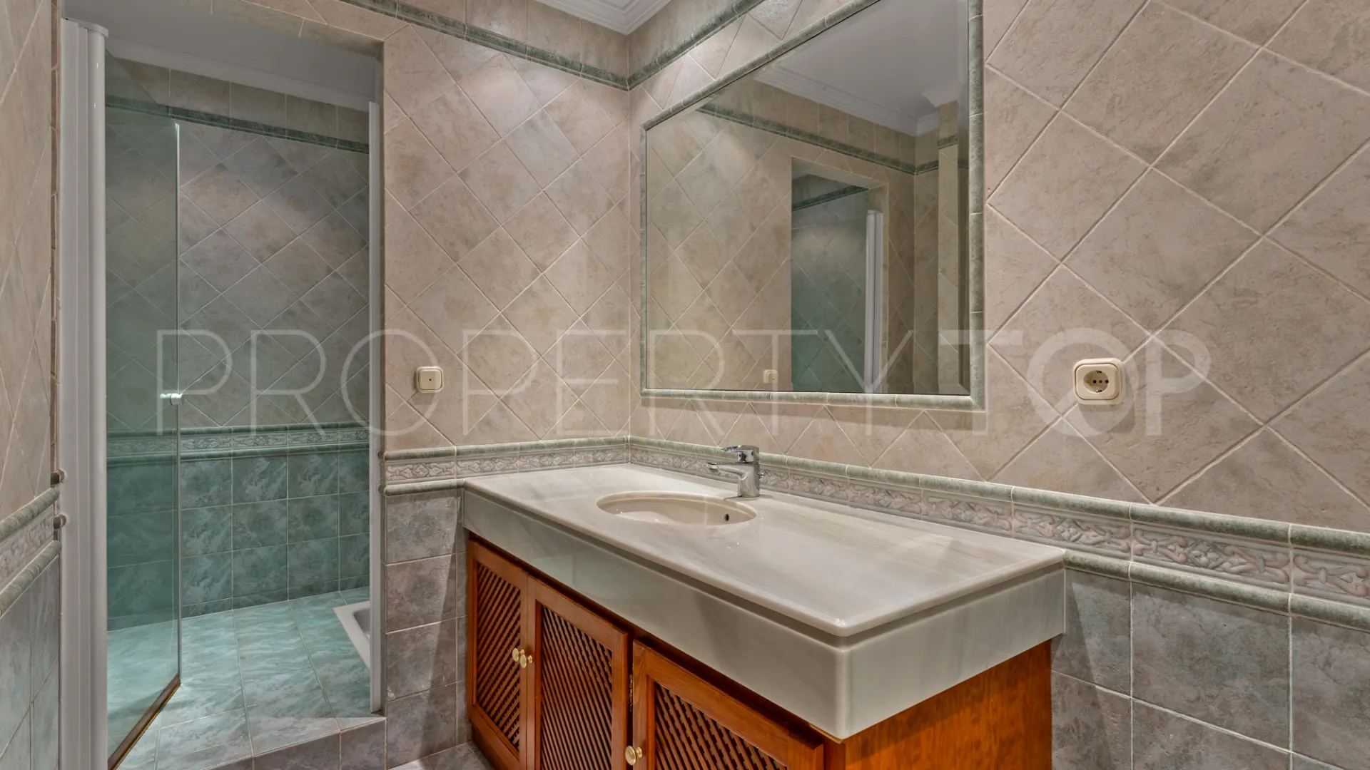 House for sale in Elviria