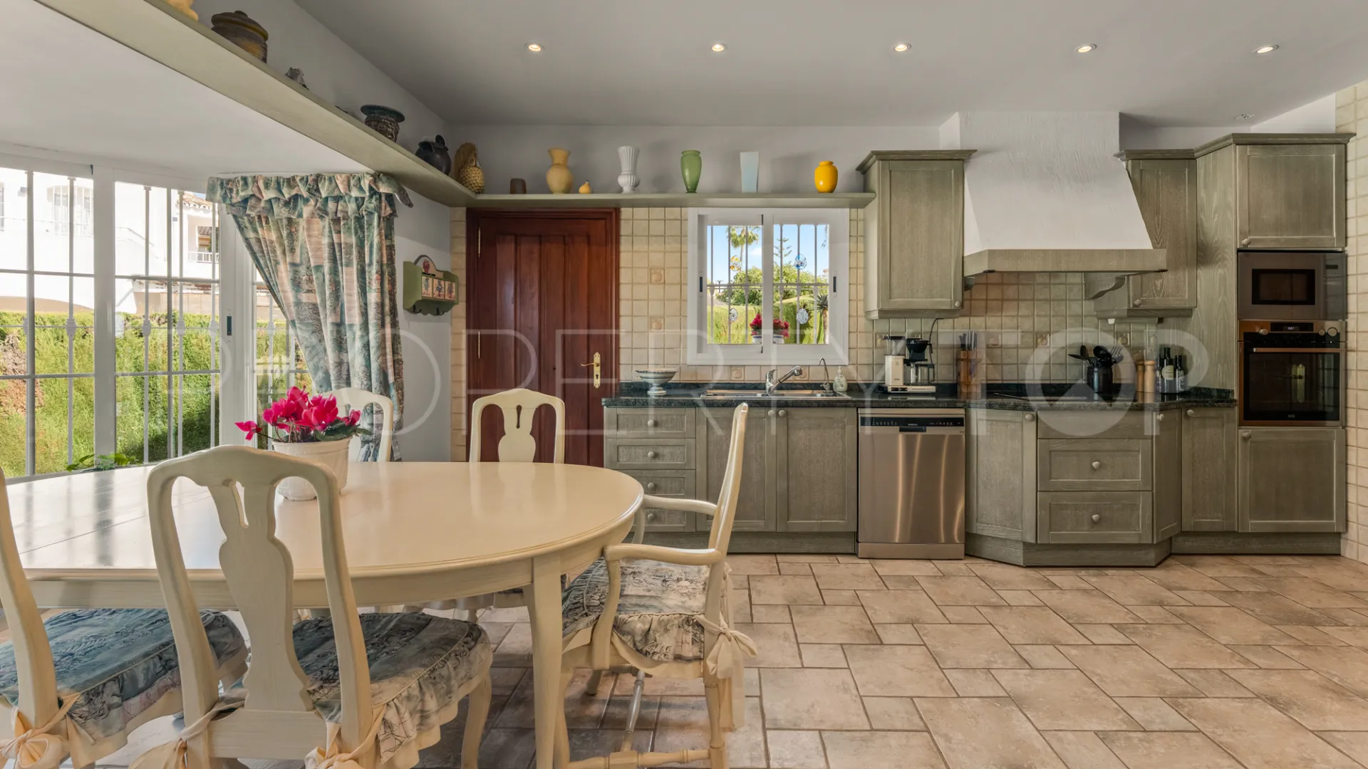 House for sale in Elviria