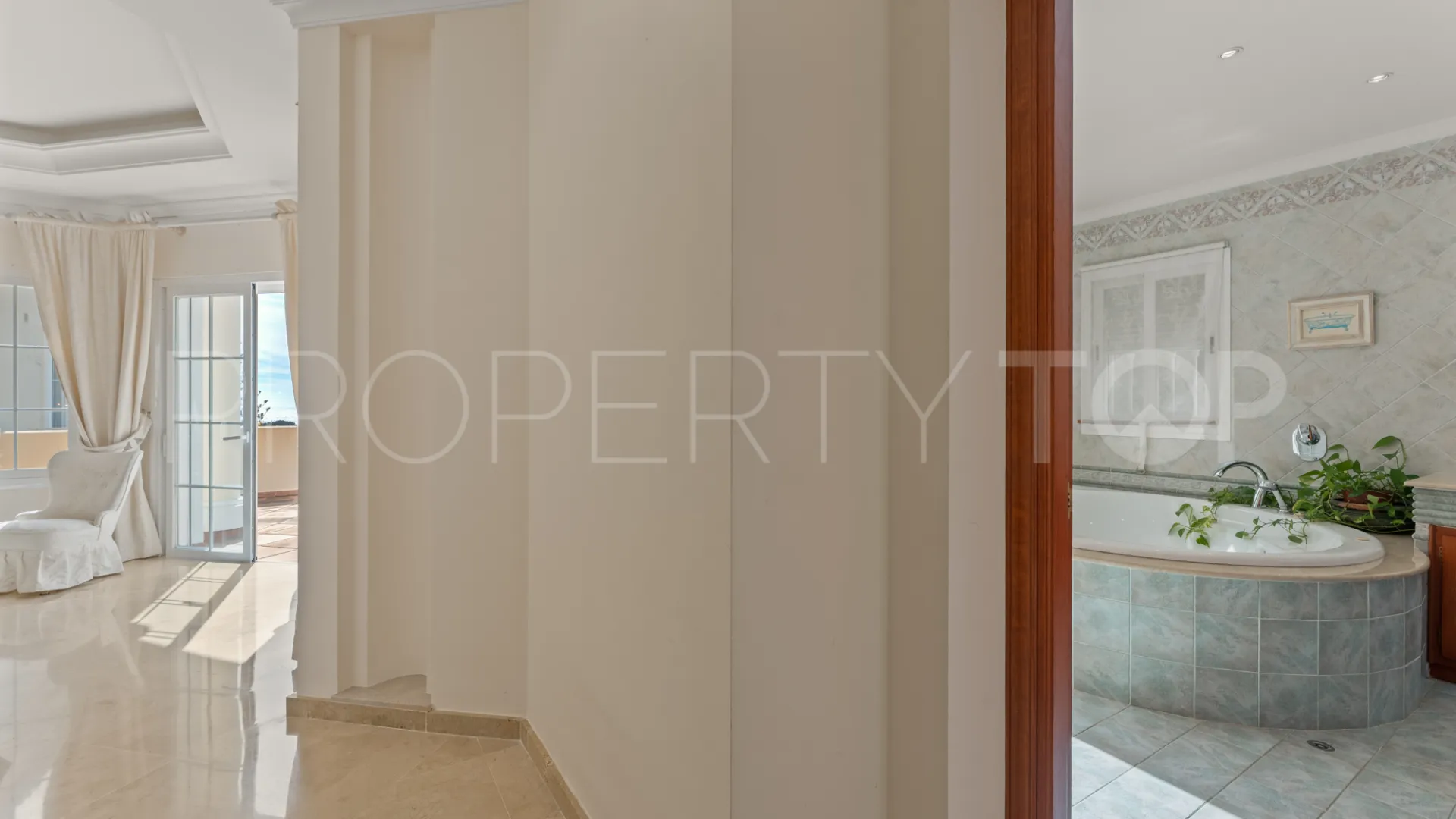 House for sale in Elviria