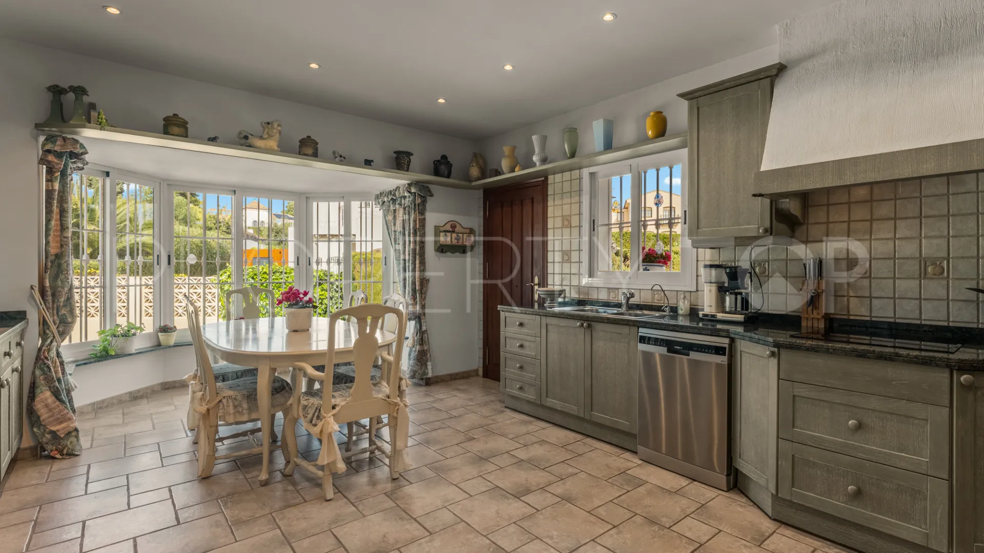 House for sale in Elviria