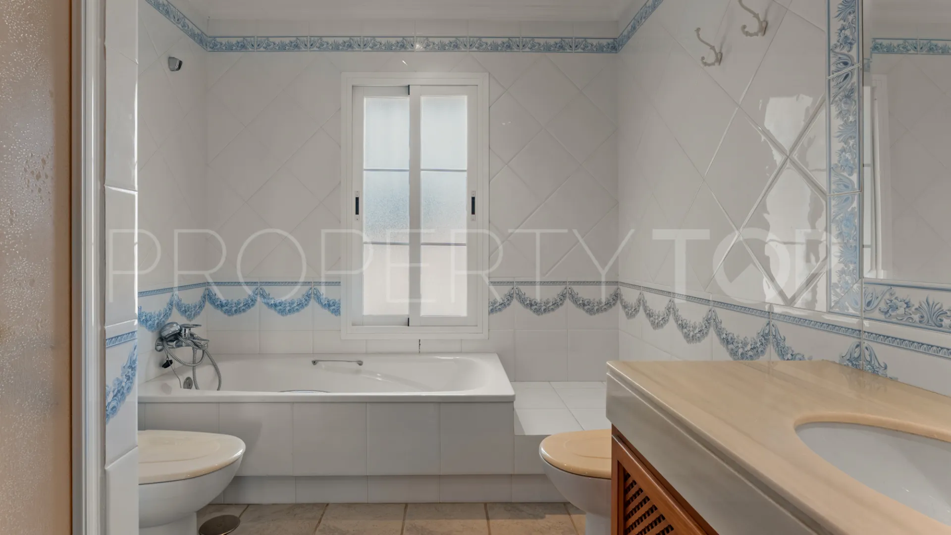 House for sale in Elviria