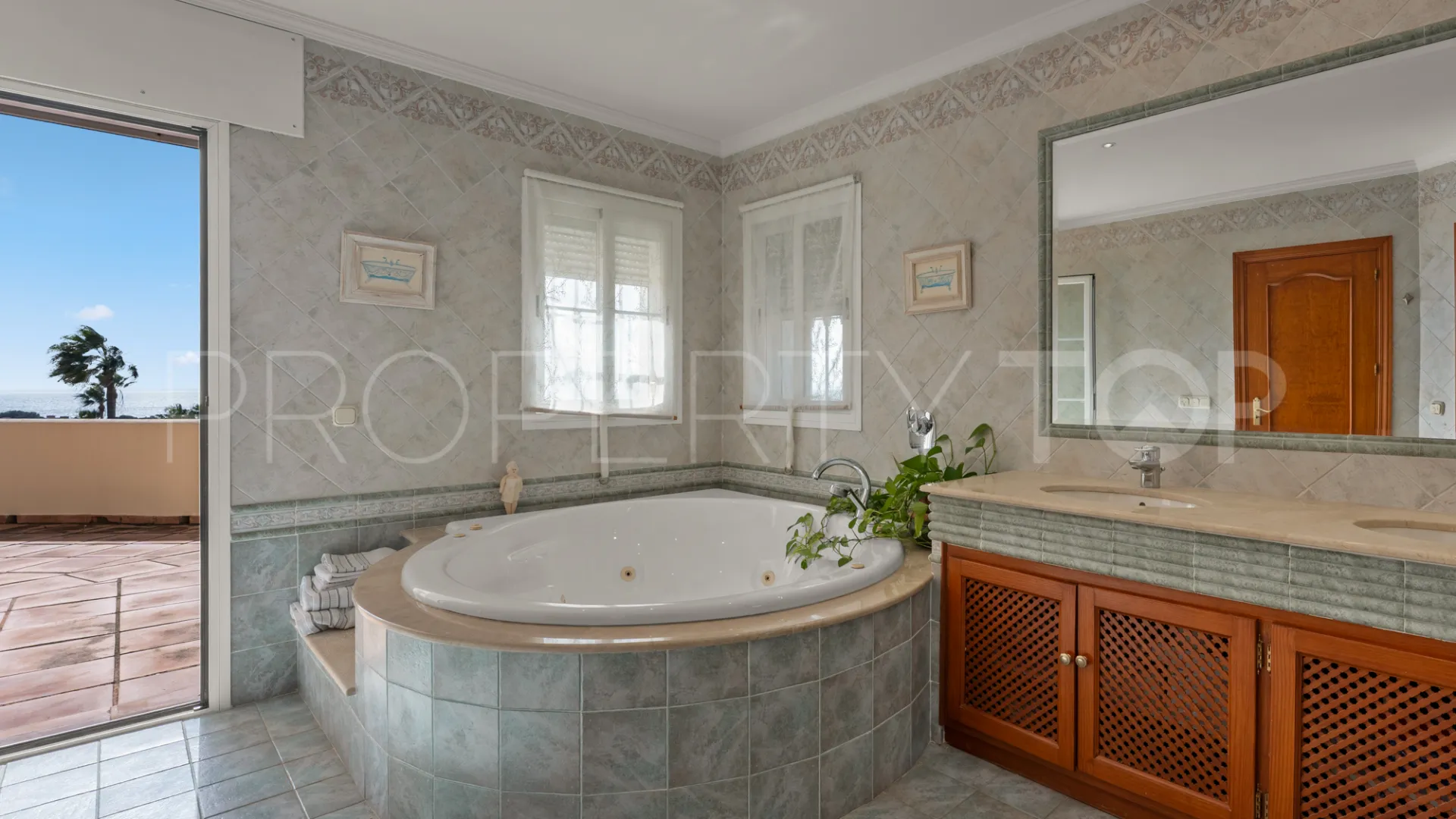 House for sale in Elviria