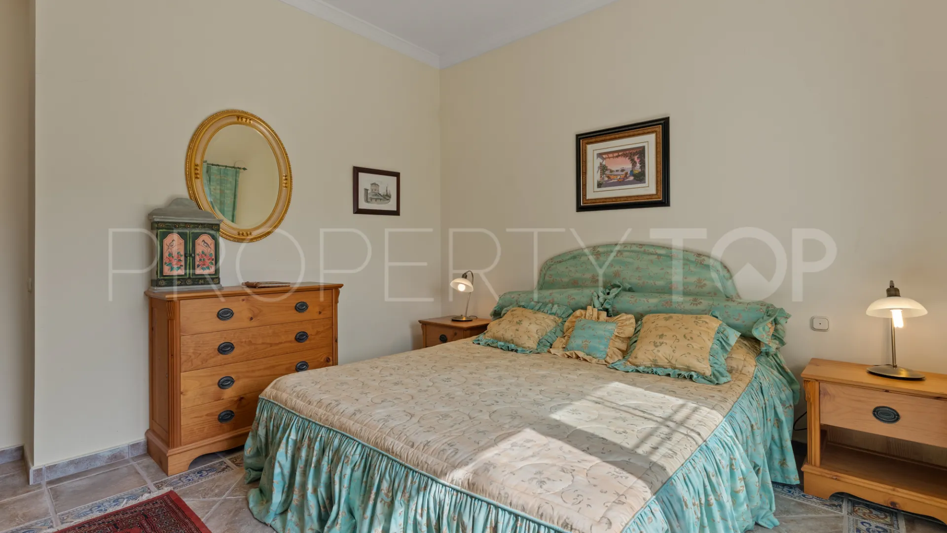 House for sale in Elviria