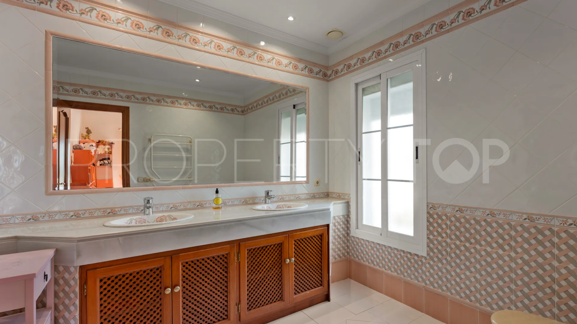 House for sale in Elviria
