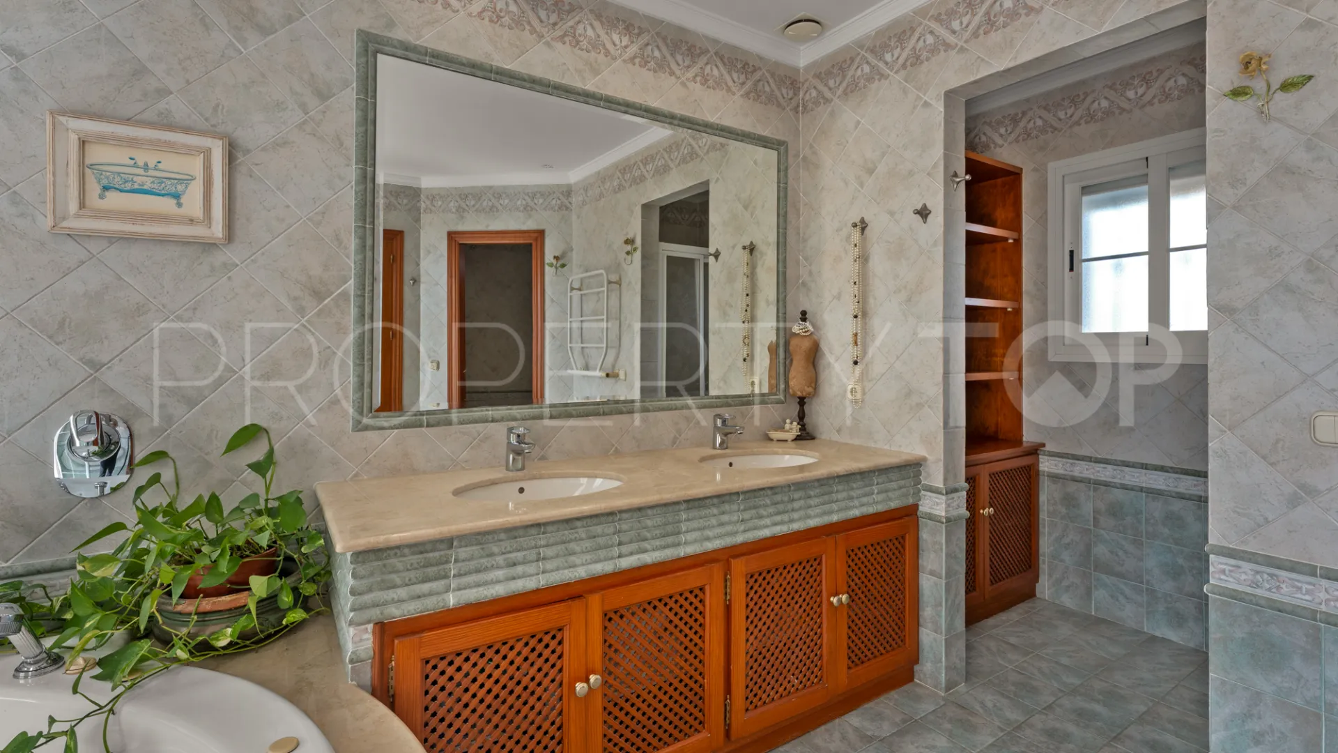 House for sale in Elviria