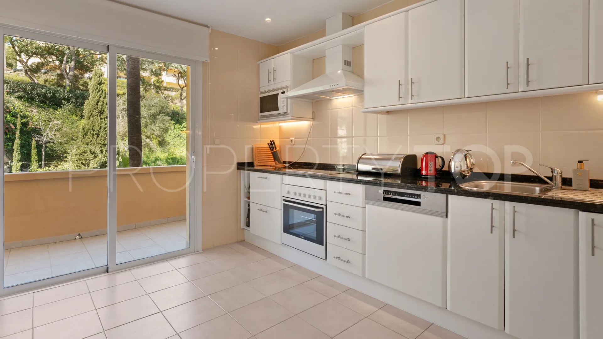 Apartment for sale in Elviria Hills