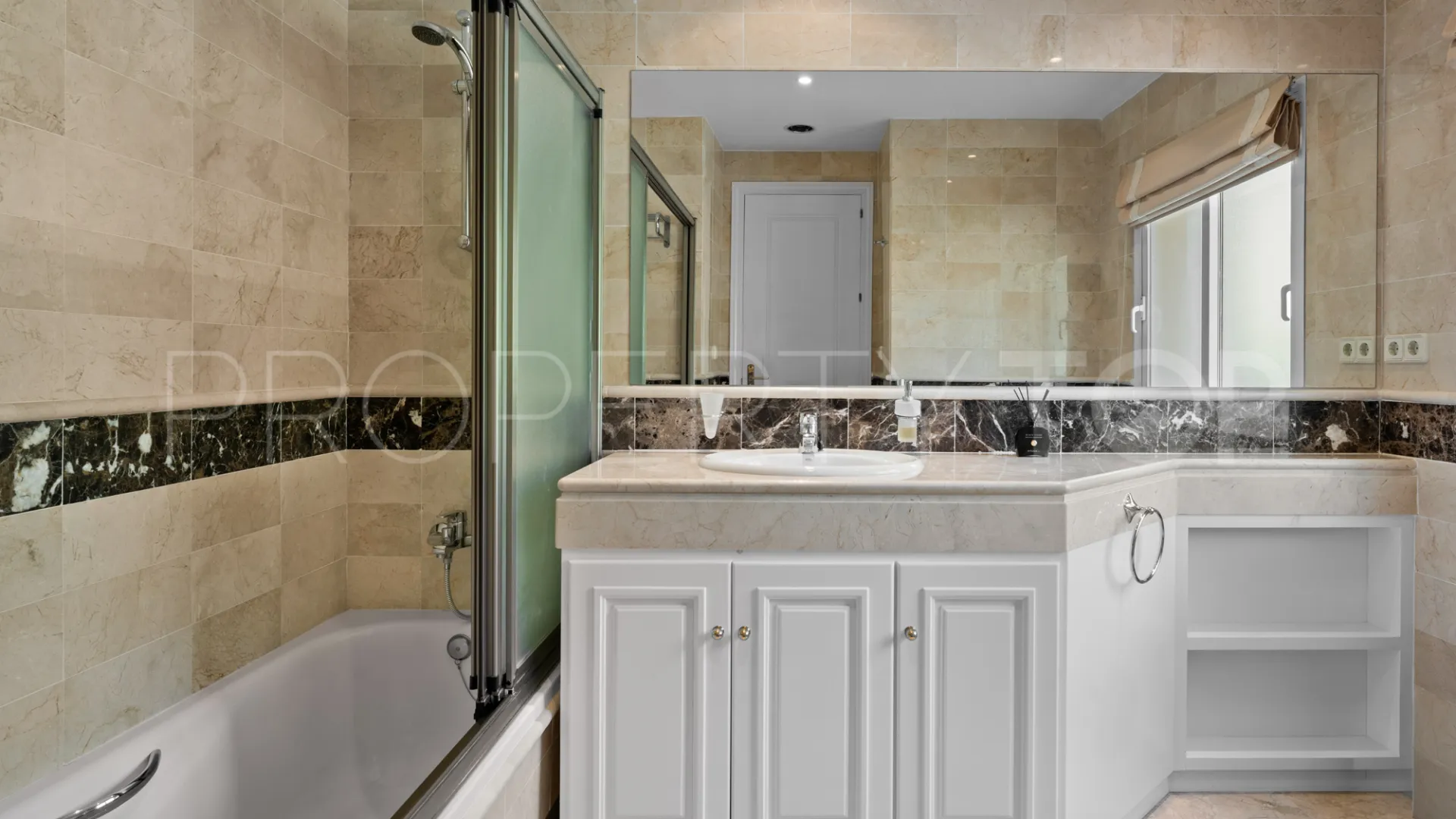Apartment for sale in Elviria Hills