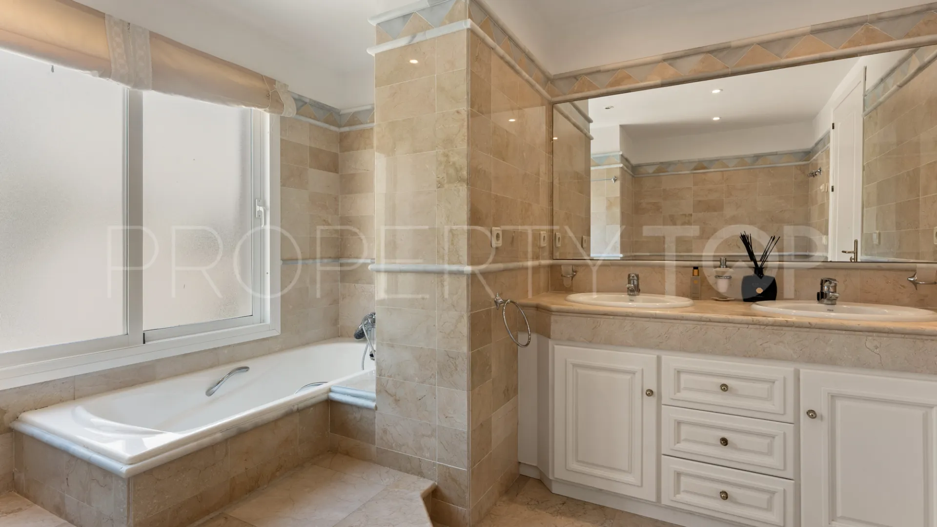 Apartment for sale in Elviria Hills