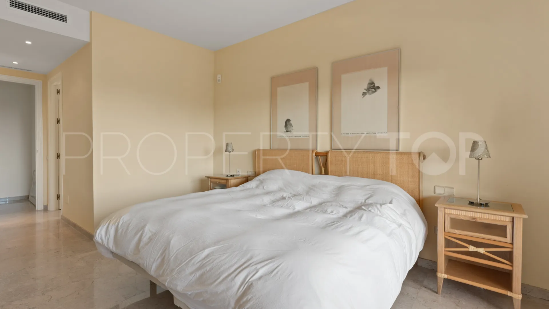 Apartment for sale in Elviria Hills