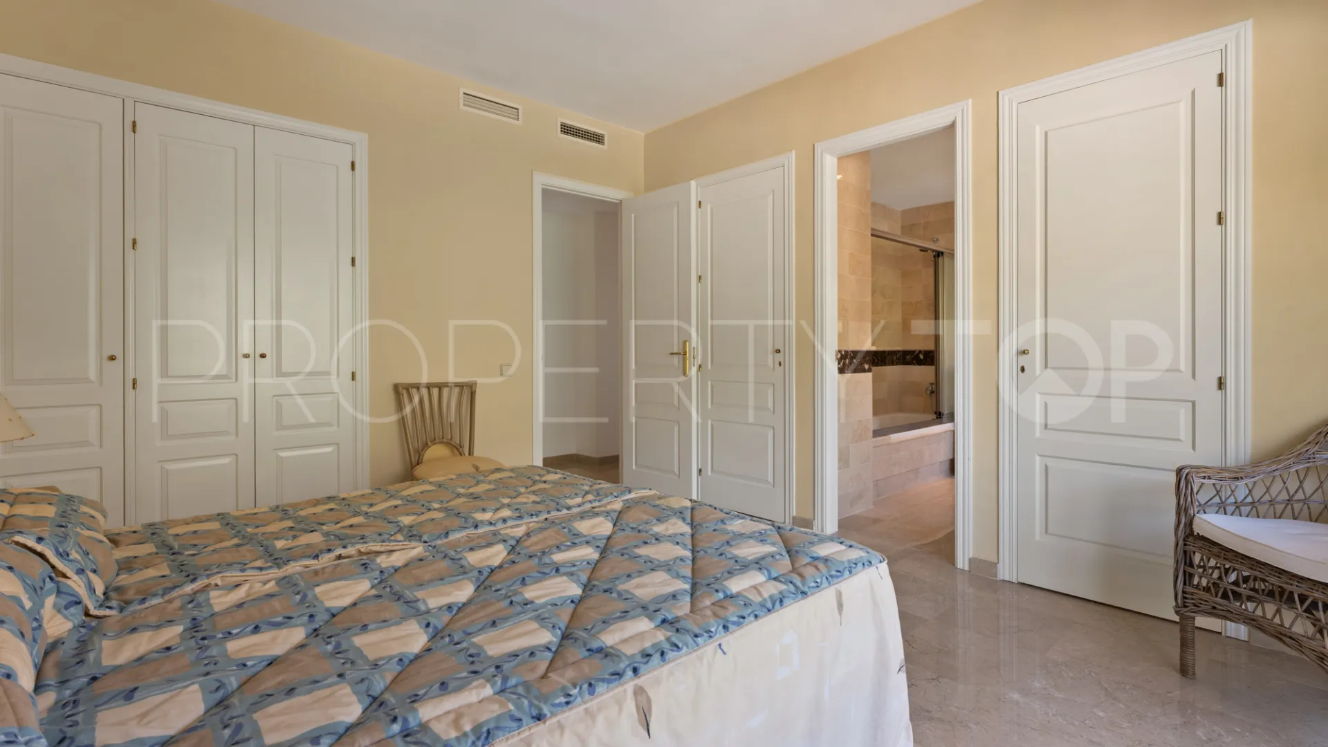 Apartment for sale in Elviria Hills