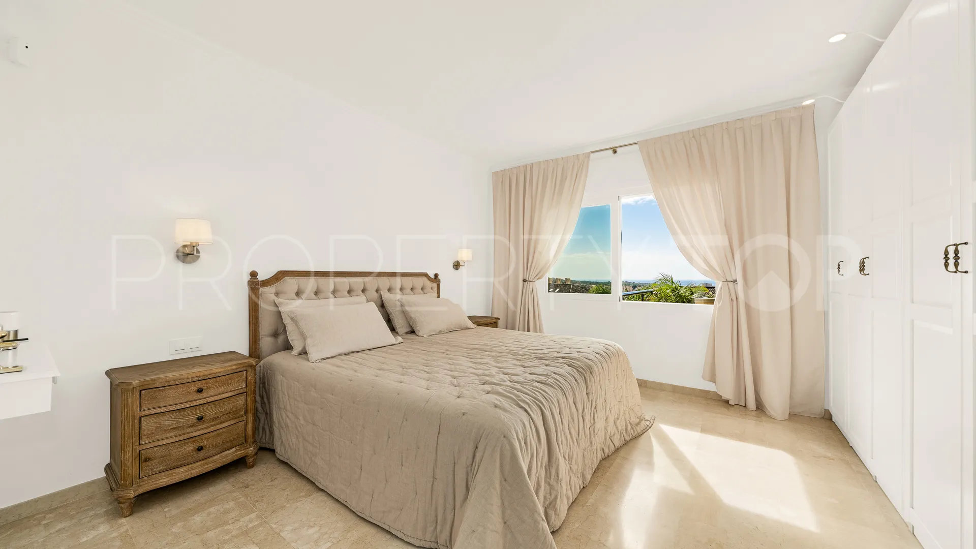 Apartamento en venta con 3 dormitorios en Elviria Hills