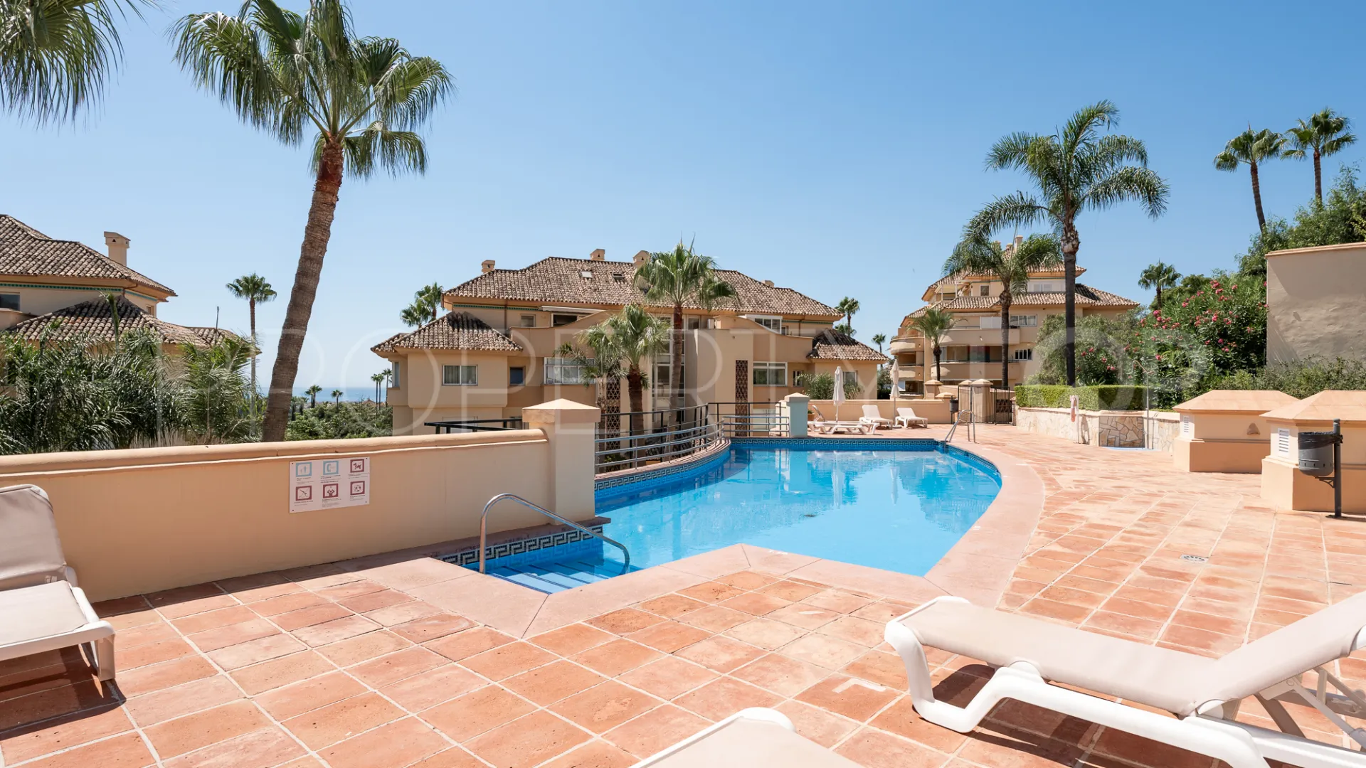 Apartamento en venta con 3 dormitorios en Elviria Hills