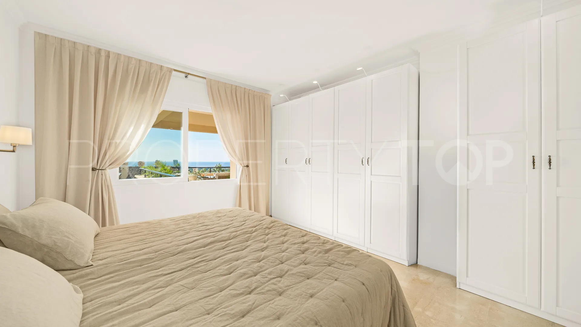 Apartamento en venta con 3 dormitorios en Elviria Hills