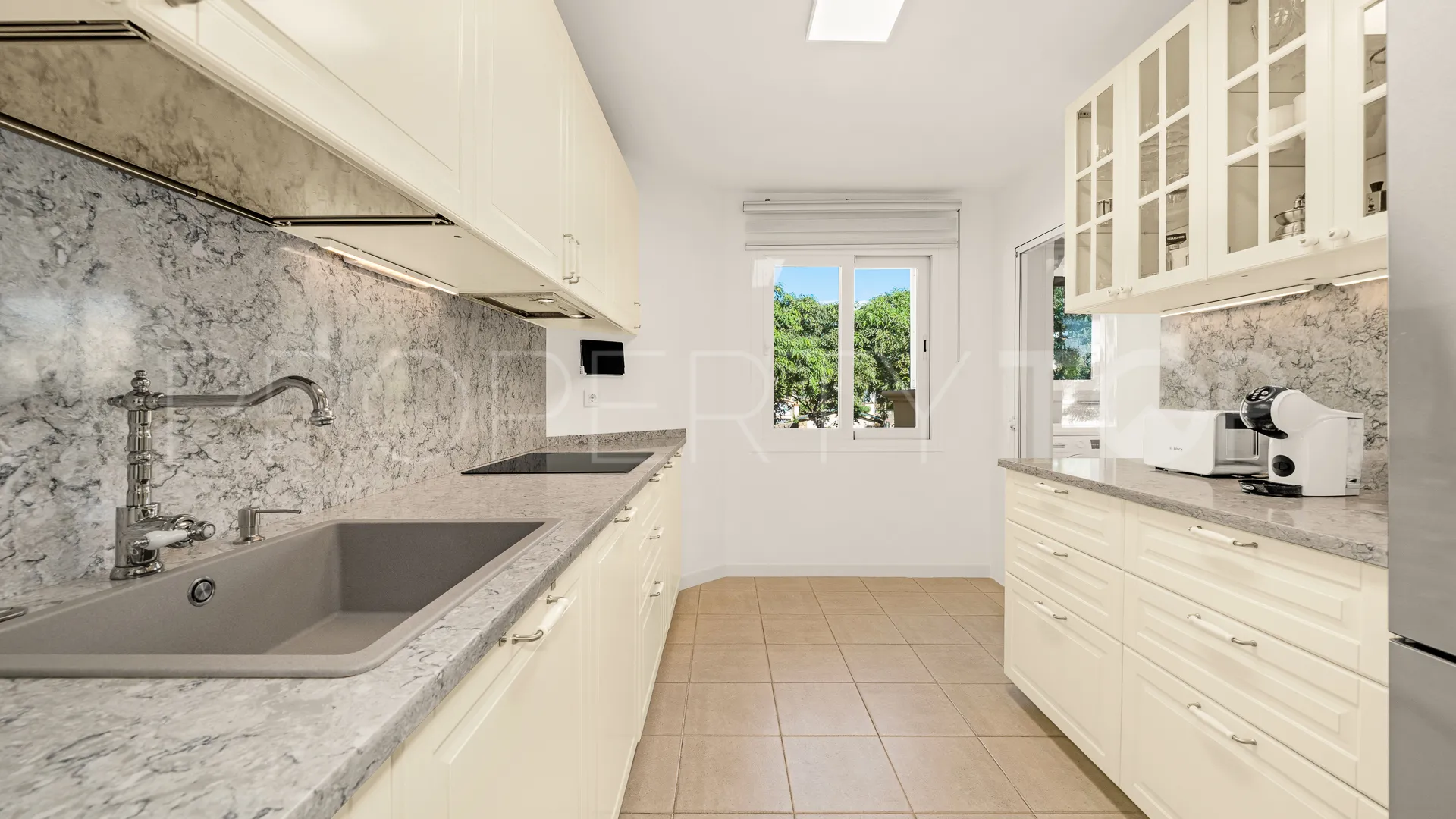 Apartamento en venta con 3 dormitorios en Elviria Hills