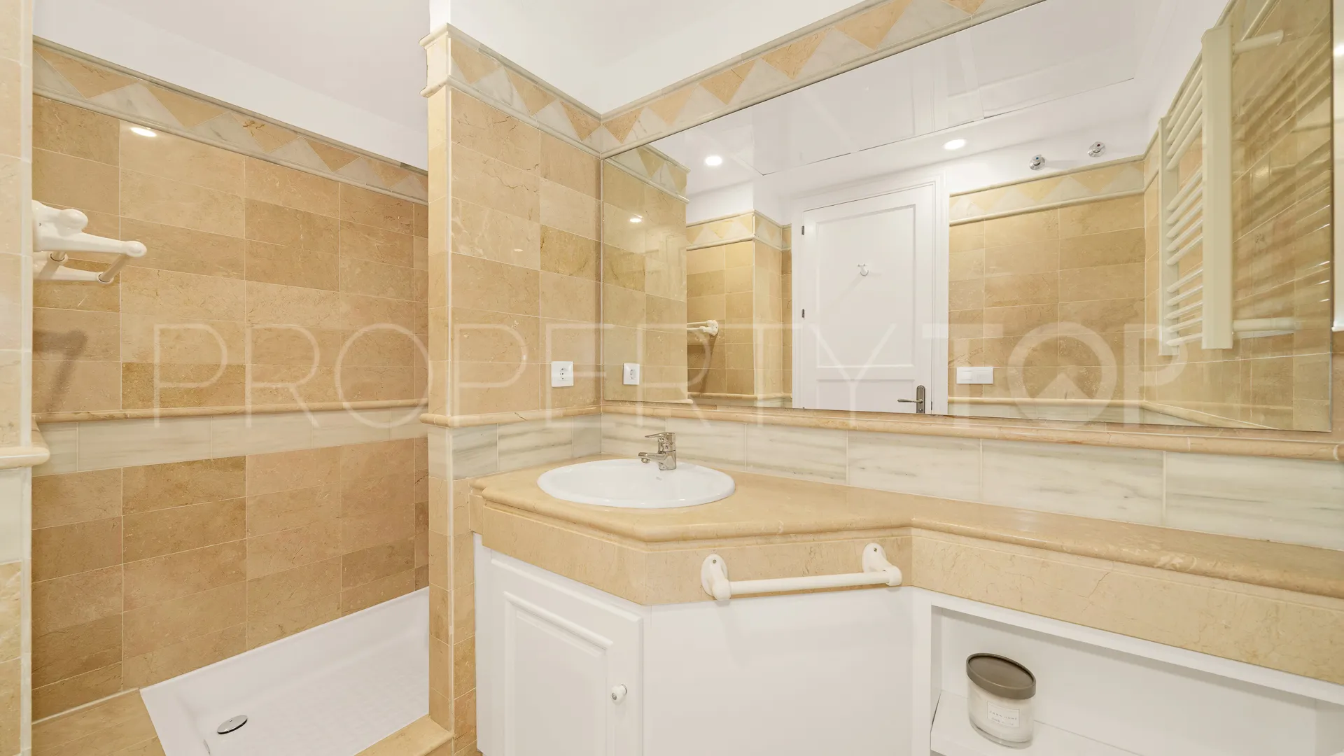 Apartamento en venta con 3 dormitorios en Elviria Hills