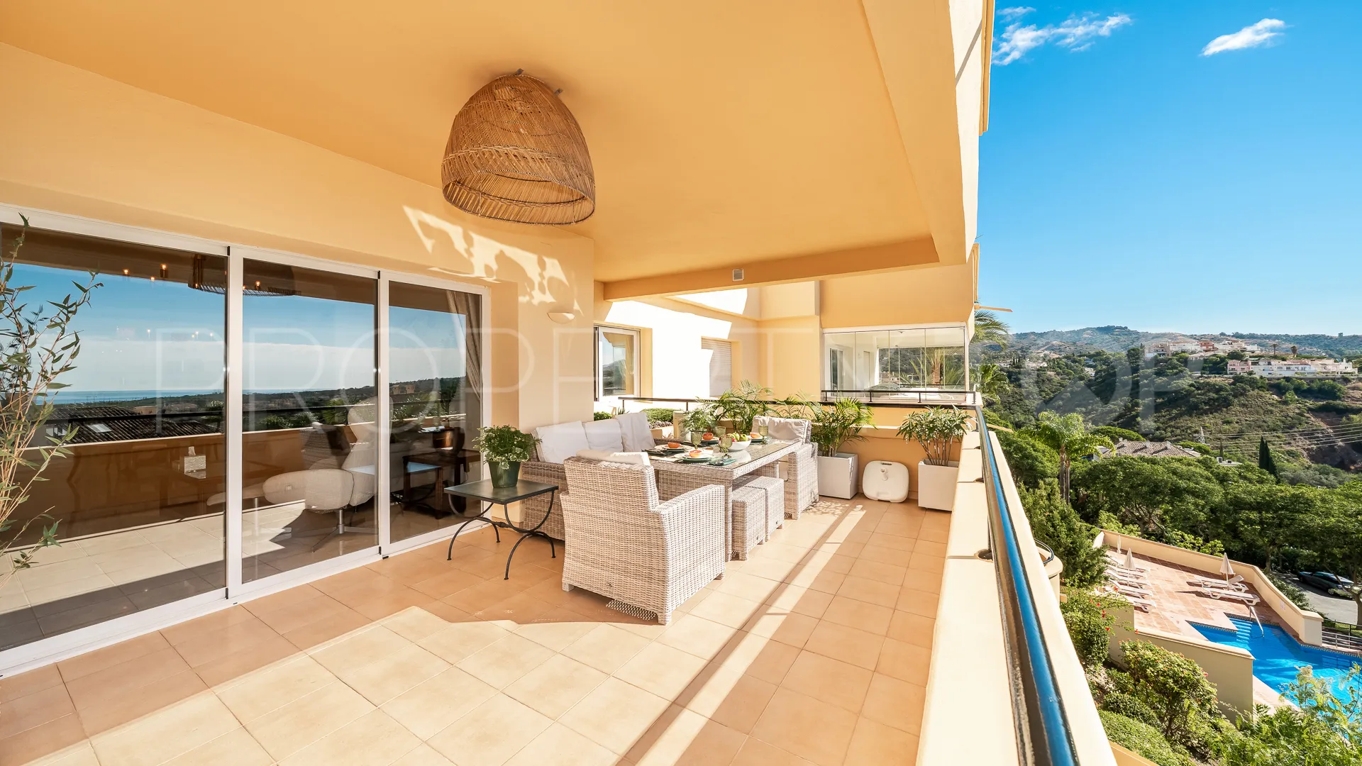 Apartamento en venta con 3 dormitorios en Elviria Hills