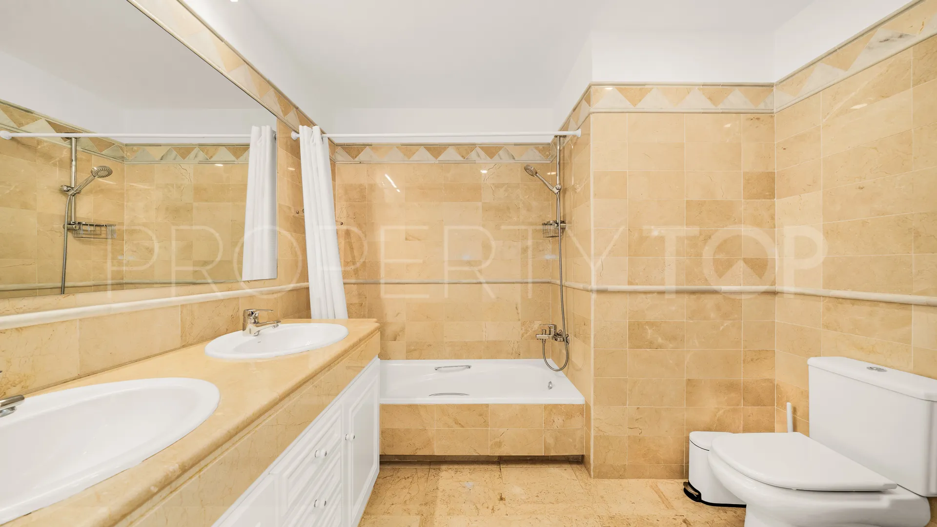 Apartamento en venta con 3 dormitorios en Elviria Hills