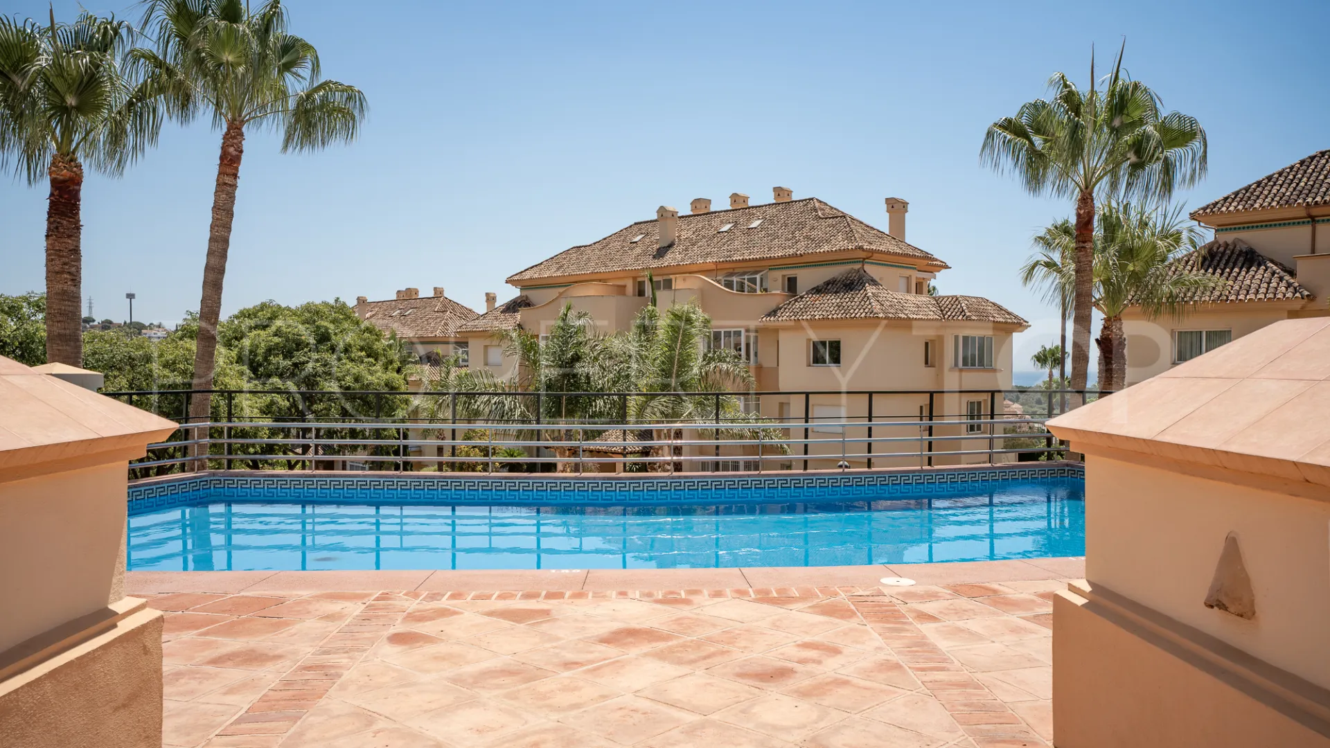 Apartamento en venta con 3 dormitorios en Elviria Hills