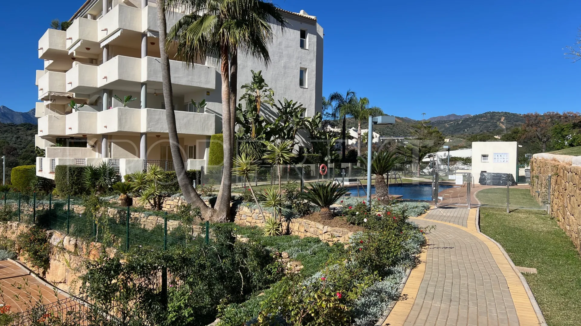 For sale ground floor apartment with 2 bedrooms in Elviria