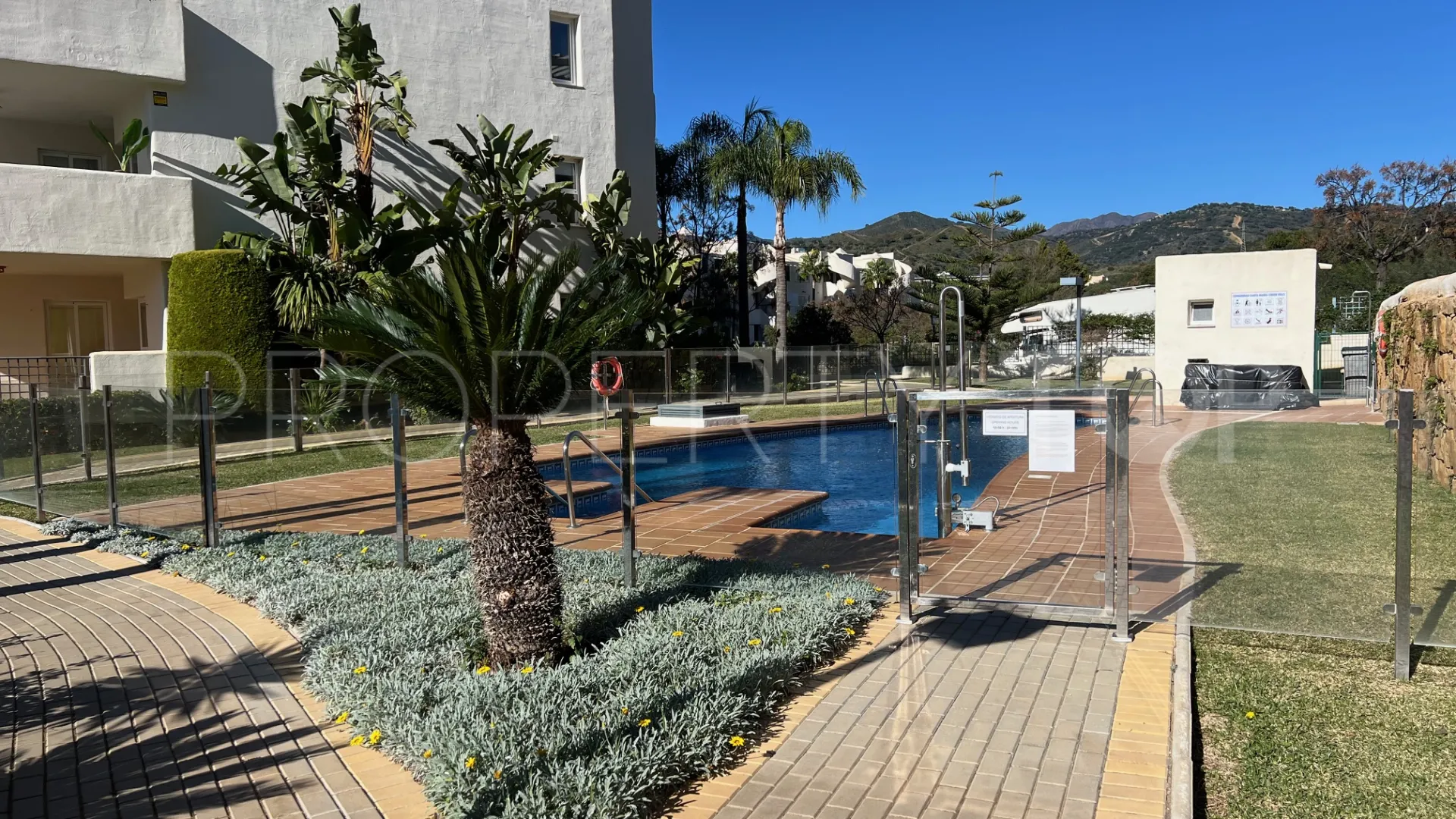 For sale ground floor apartment with 2 bedrooms in Elviria