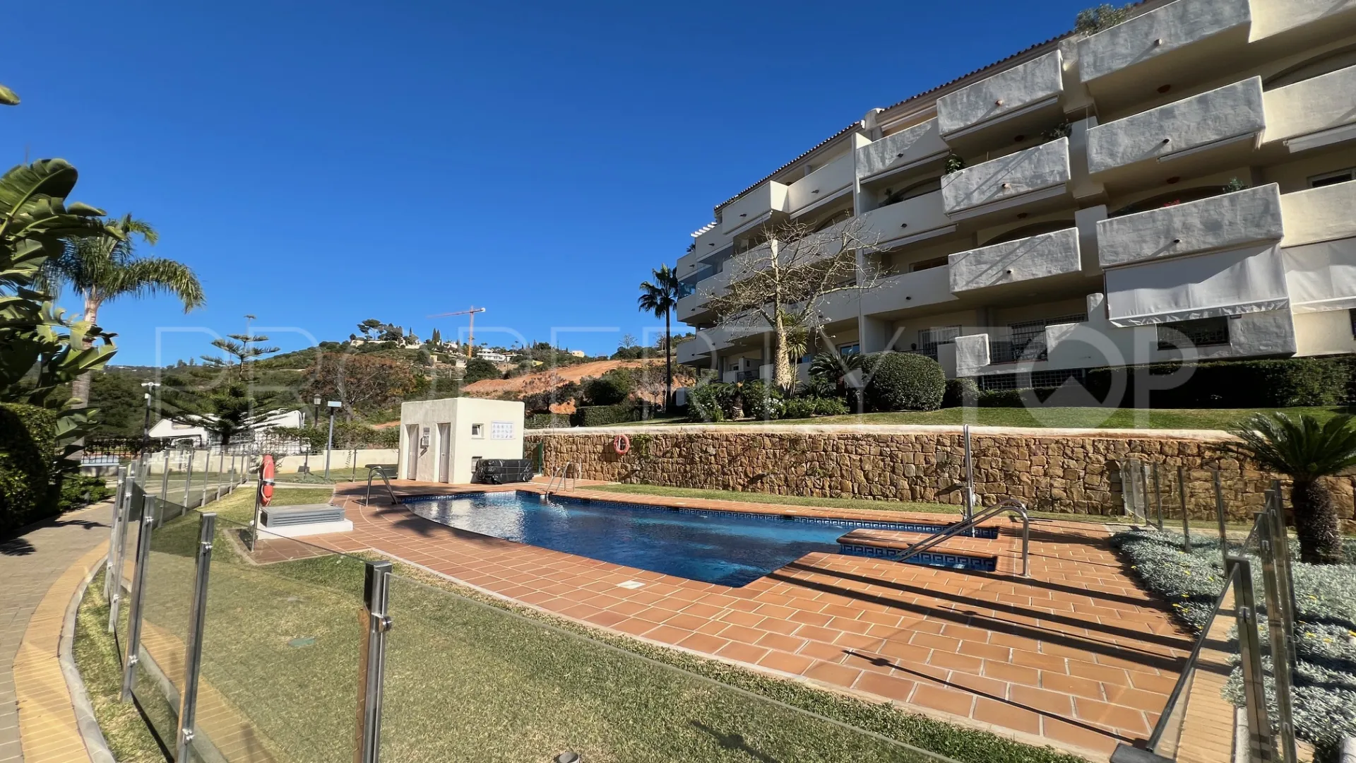For sale ground floor apartment with 2 bedrooms in Elviria