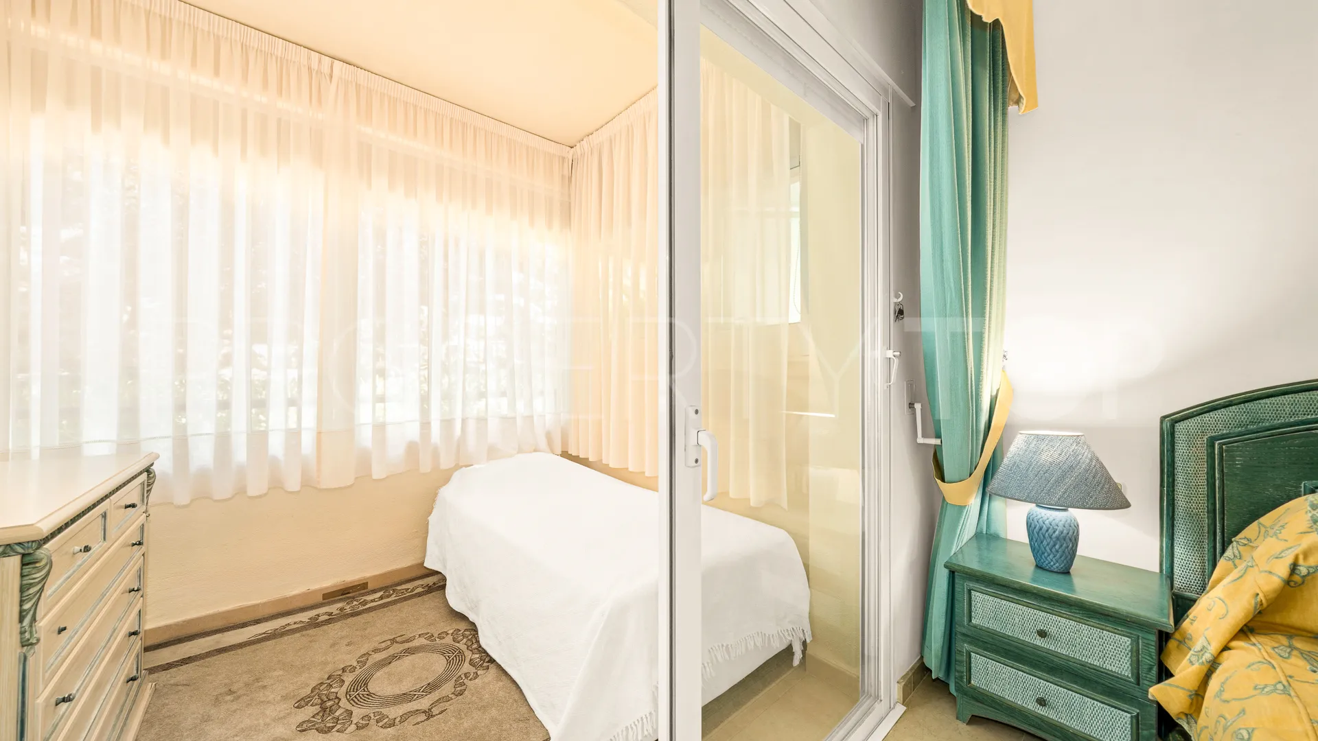 For sale 2 bedrooms ground floor apartment in Elviria Hills