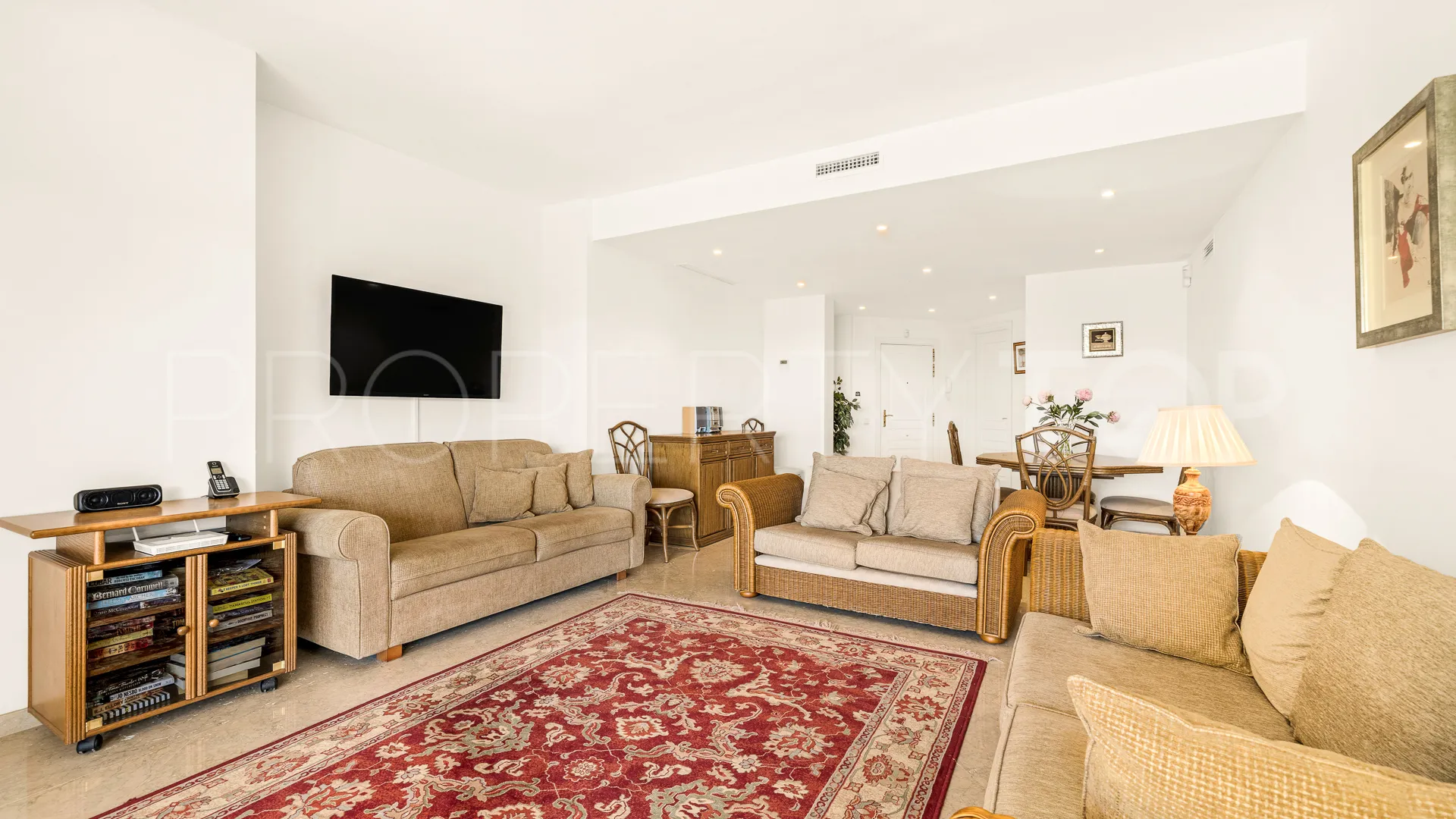 For sale 2 bedrooms ground floor apartment in Elviria Hills
