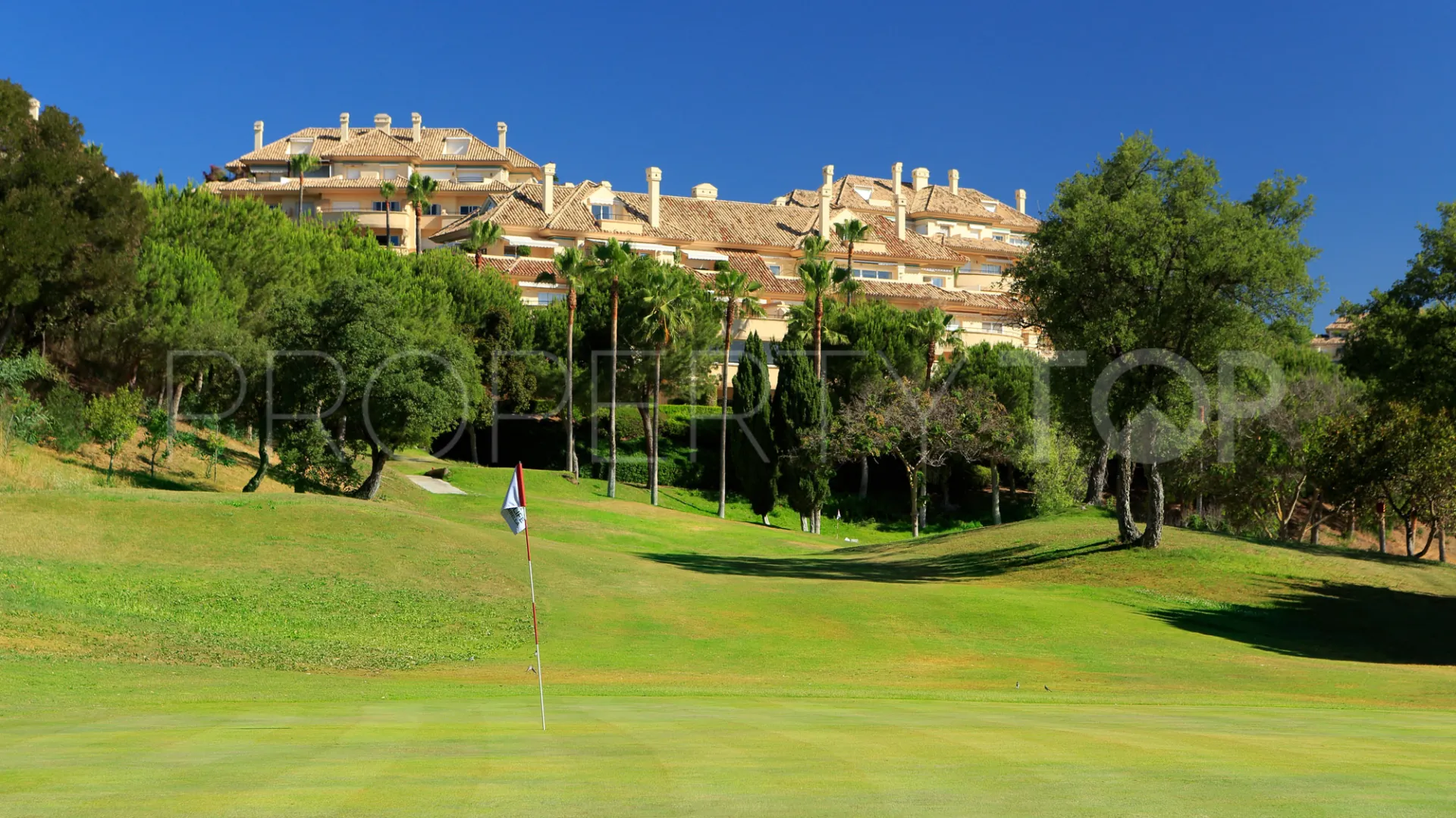 Se vende apartamento planta baja en Elviria Hills de 2 dormitorios