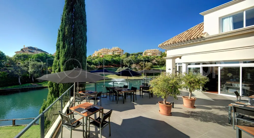 Se vende apartamento planta baja en Elviria Hills de 2 dormitorios