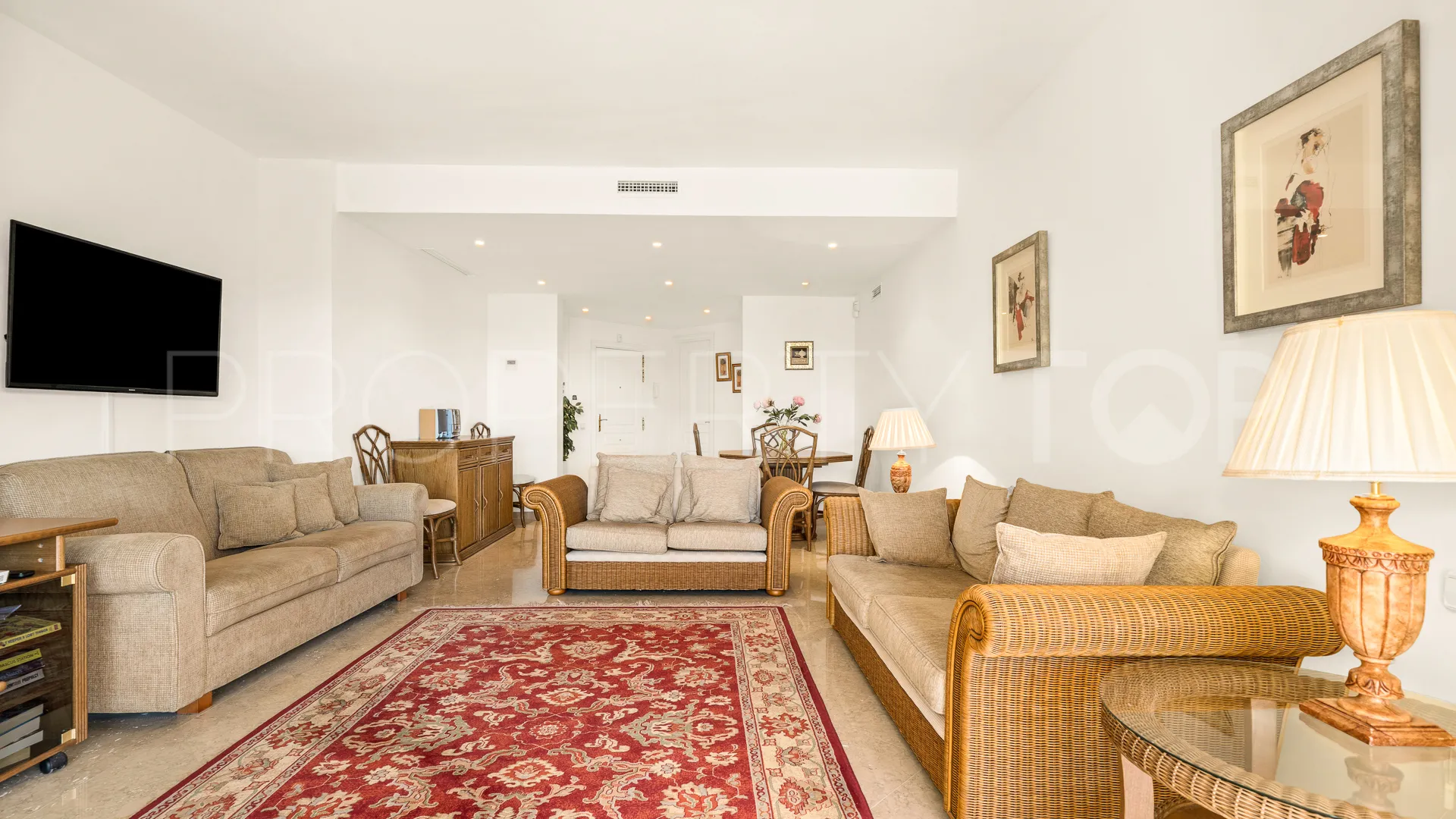 For sale 2 bedrooms ground floor apartment in Elviria Hills