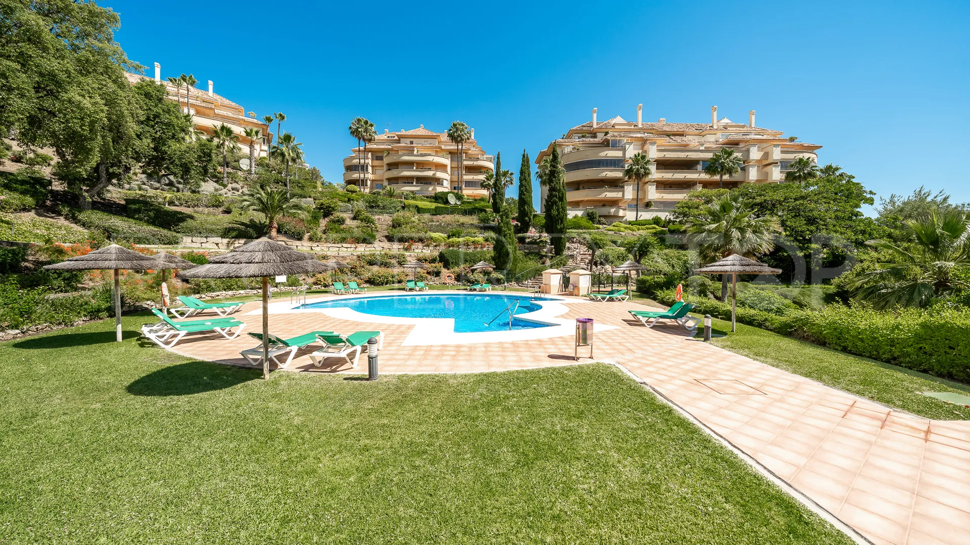 For sale 2 bedrooms ground floor apartment in Elviria Hills