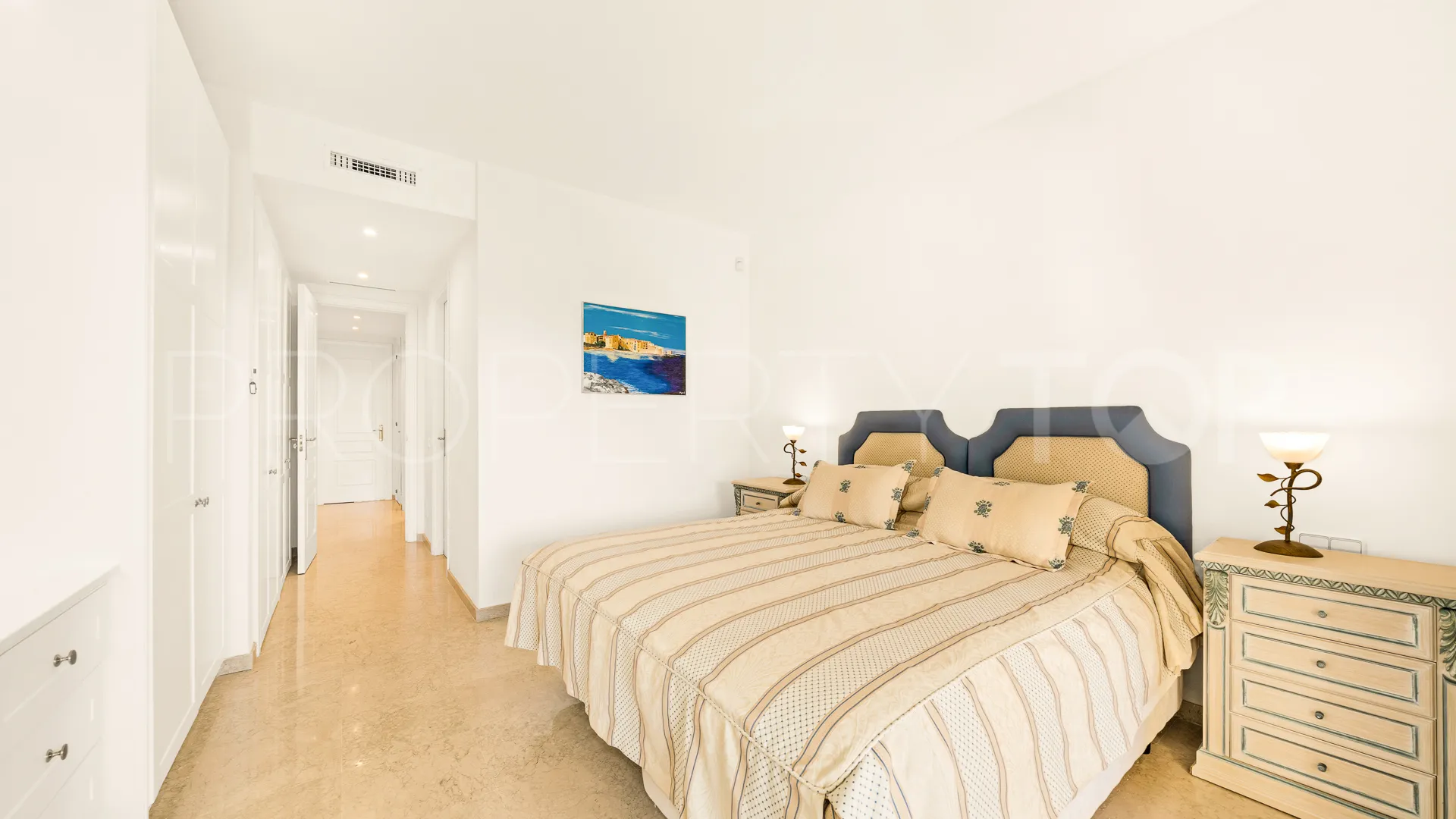 For sale 2 bedrooms ground floor apartment in Elviria Hills