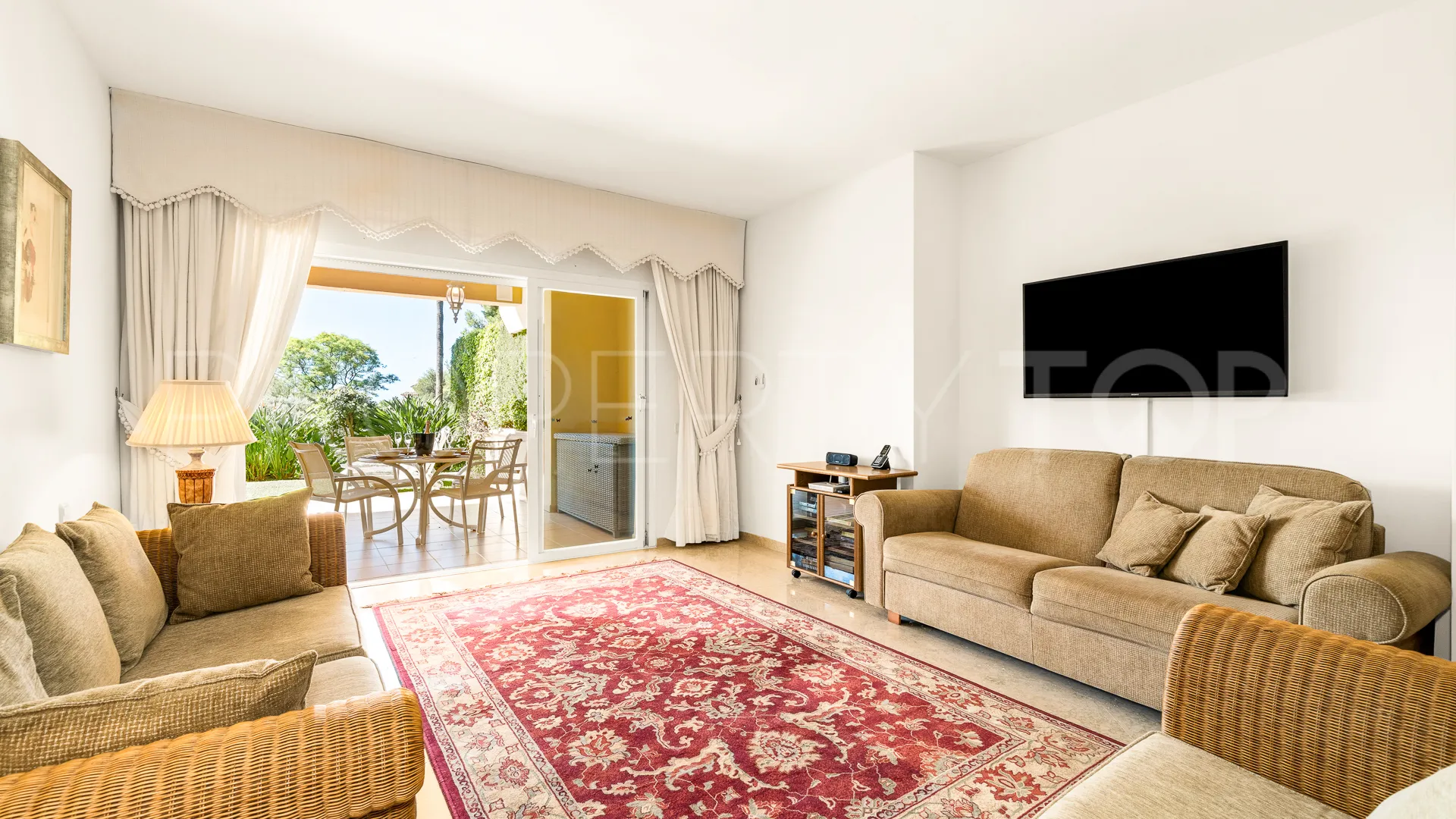For sale 2 bedrooms ground floor apartment in Elviria Hills